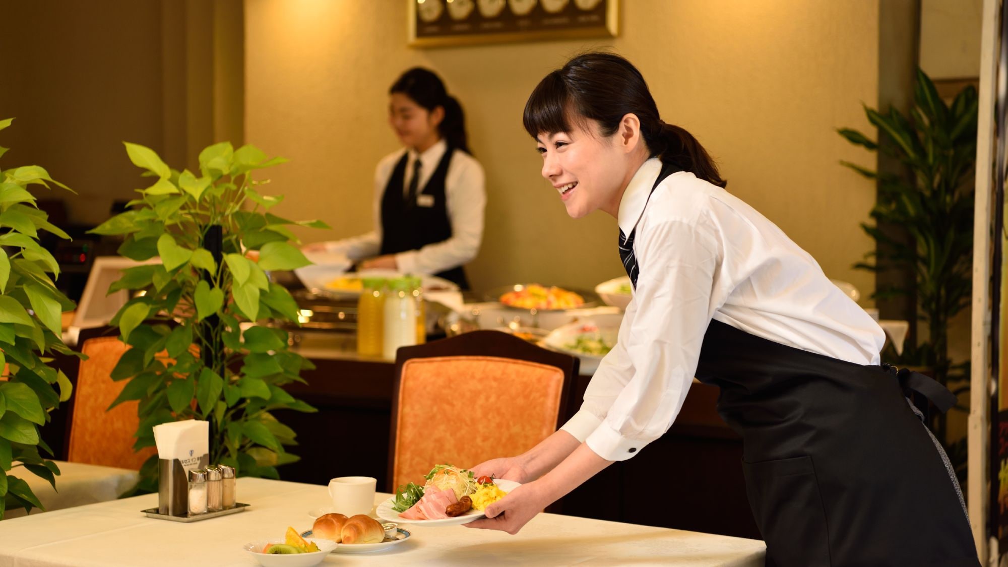 ・Bữa sáng sẽ là thực đơn cố định trong ngày hoặc tiệc buffet (hình ảnh)
