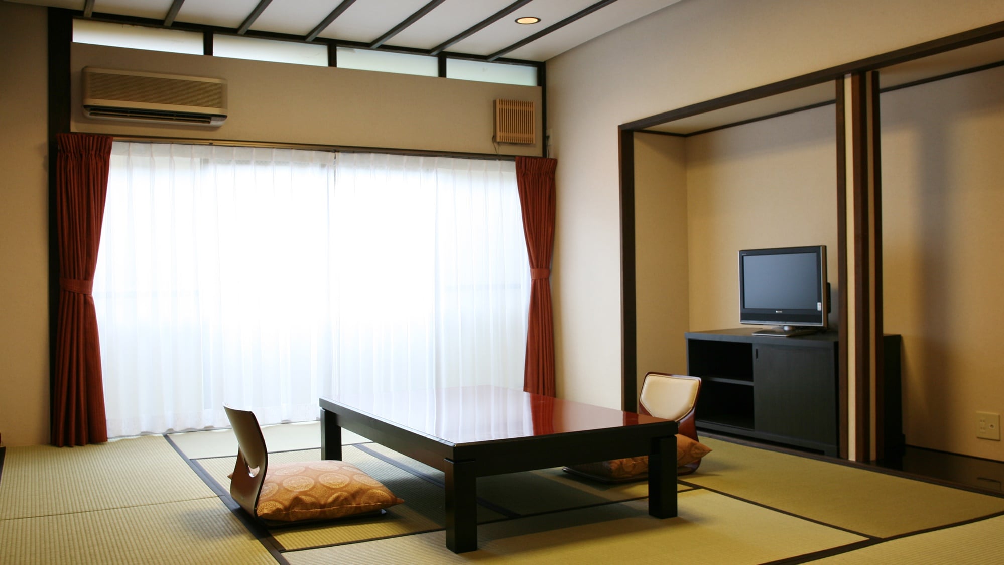 Kamar bergaya Jepang (8 tikar tatami) (tidak ada kamar mandi atau toilet di dalam kamar)
