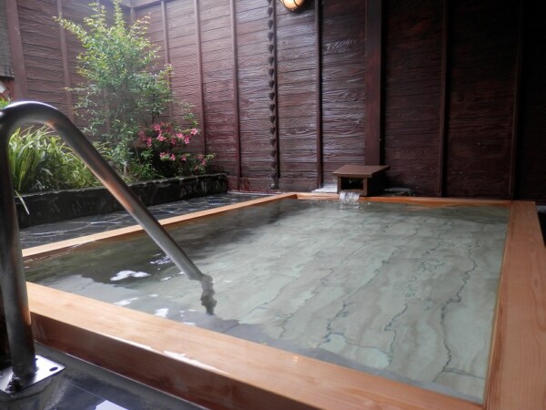 Cypress open-air bath 2