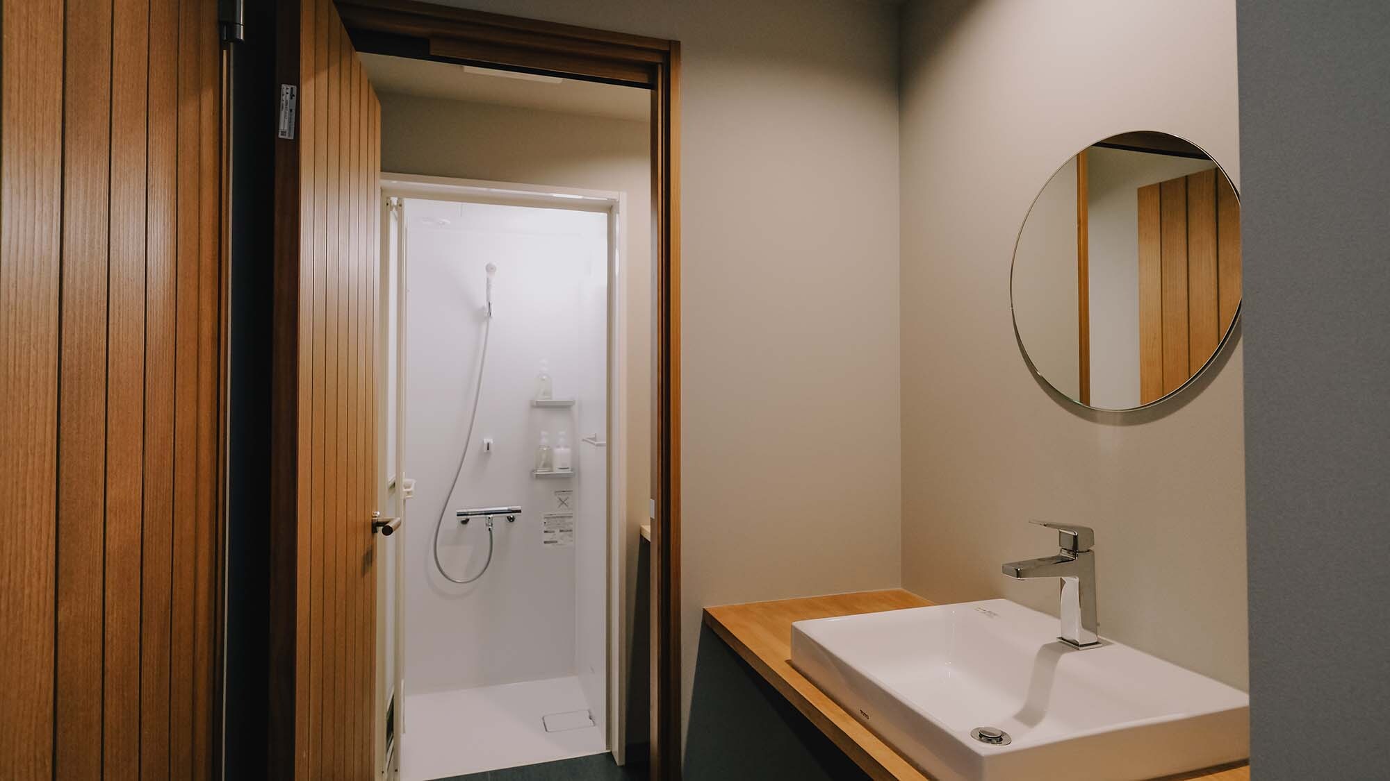 [Maximum 5 people] Mountain lodge rental_shower