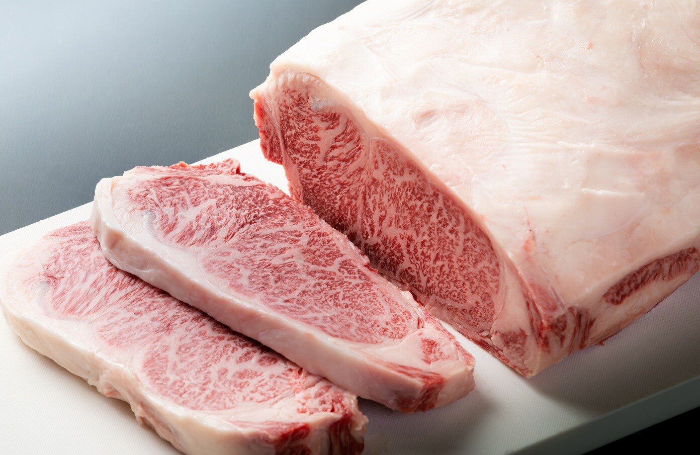 Hanya di hotel kami, Anda dapat menikmati daging sapi Wagyu Oita merek terbaik Prefektur Oita sepuasnya di prasmanan kami.