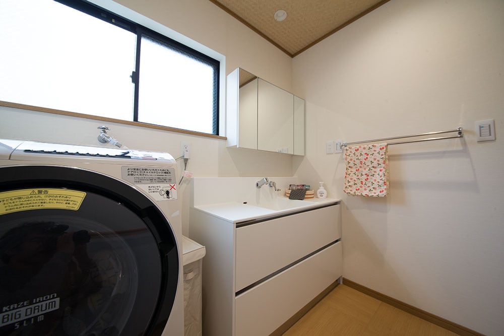 Dressing room, wash basin, drum type washing machine