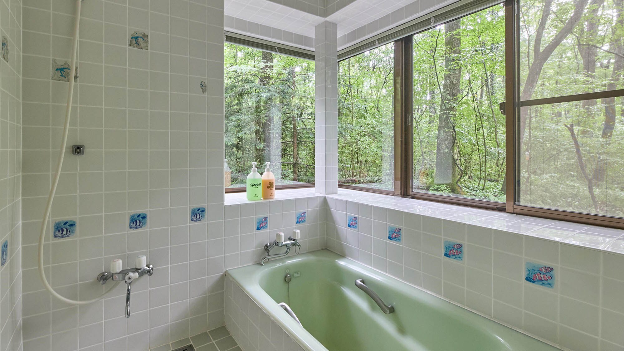 ・[Arrietty] We recommend a morning bath on the plateau. Enjoy a blissful bath time while gazing at the greenery.