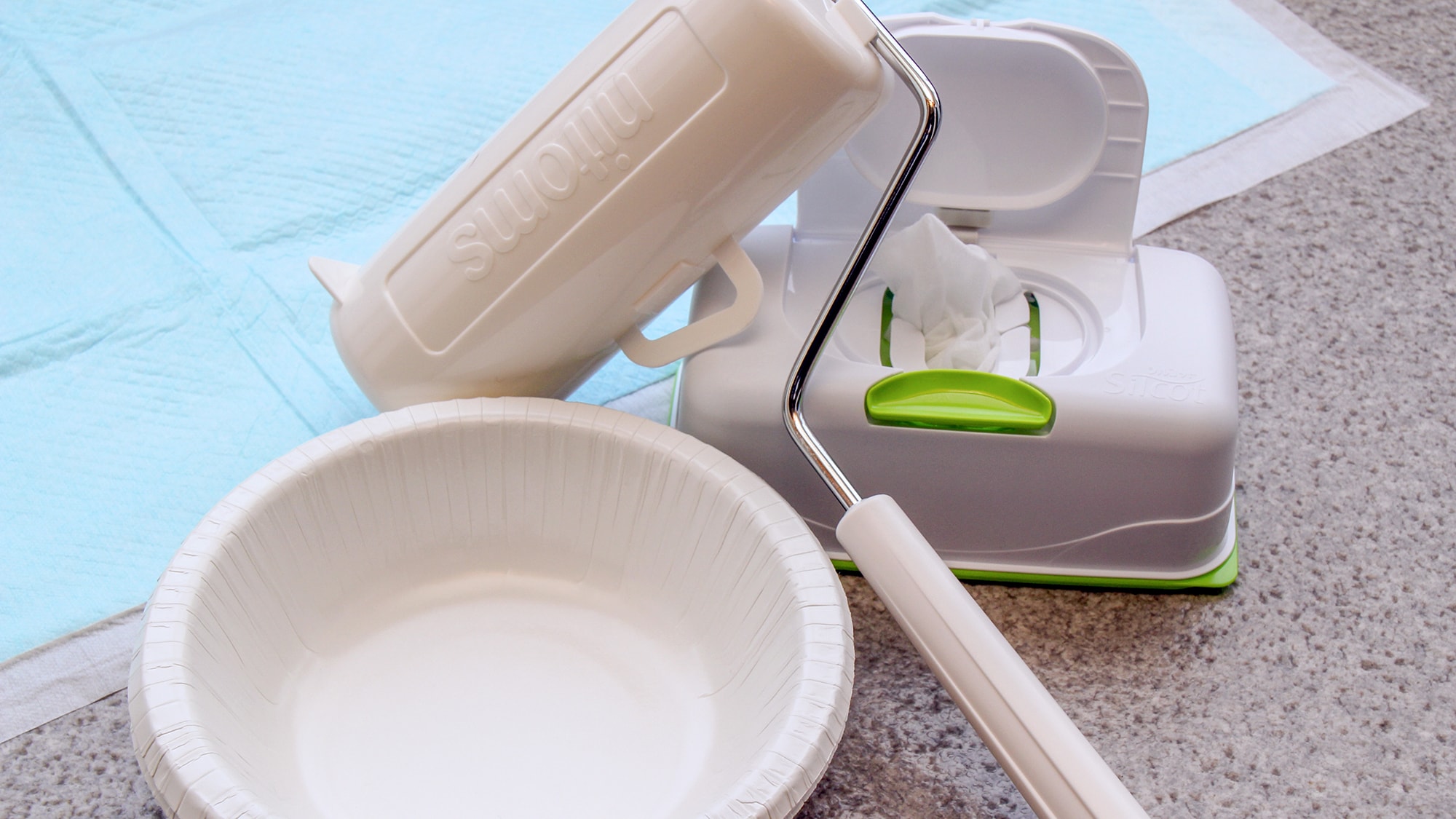 [Pet amenities] Paper plates, wet tissues, rollers, toilet sheets