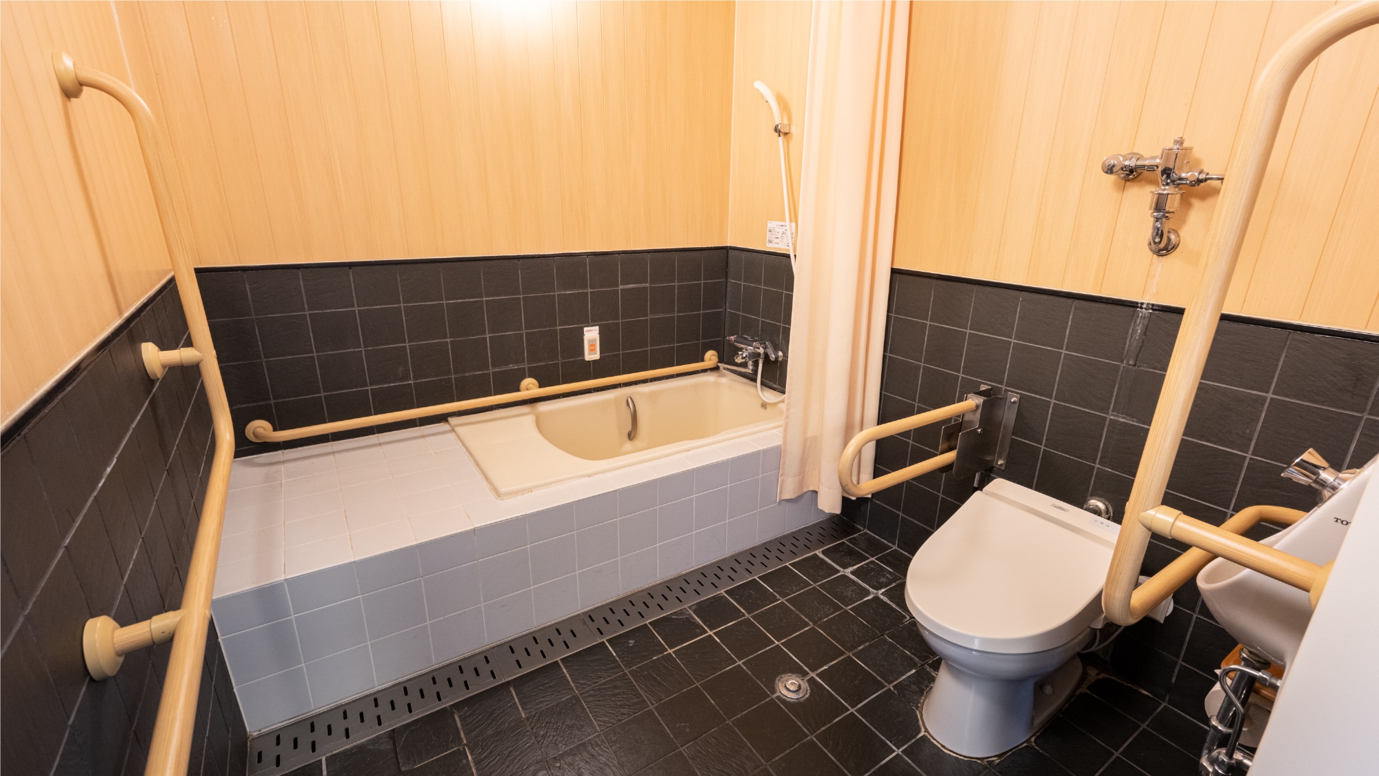 Barrier-free room (with bath)/bathroom