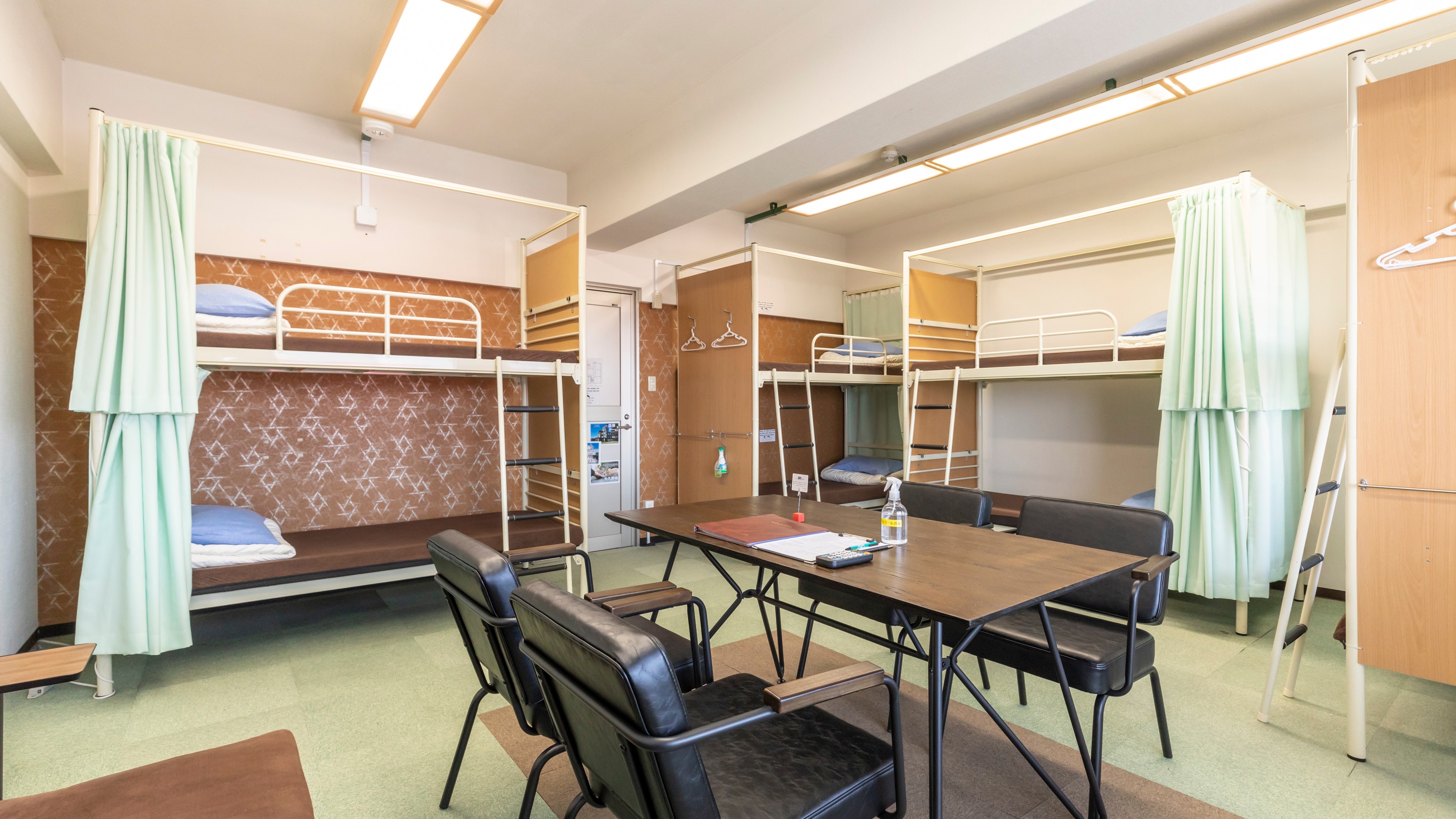 [Non-smoking] Family room for 1 to 8 people (bunk bed, shared bathroom and toilet) 204