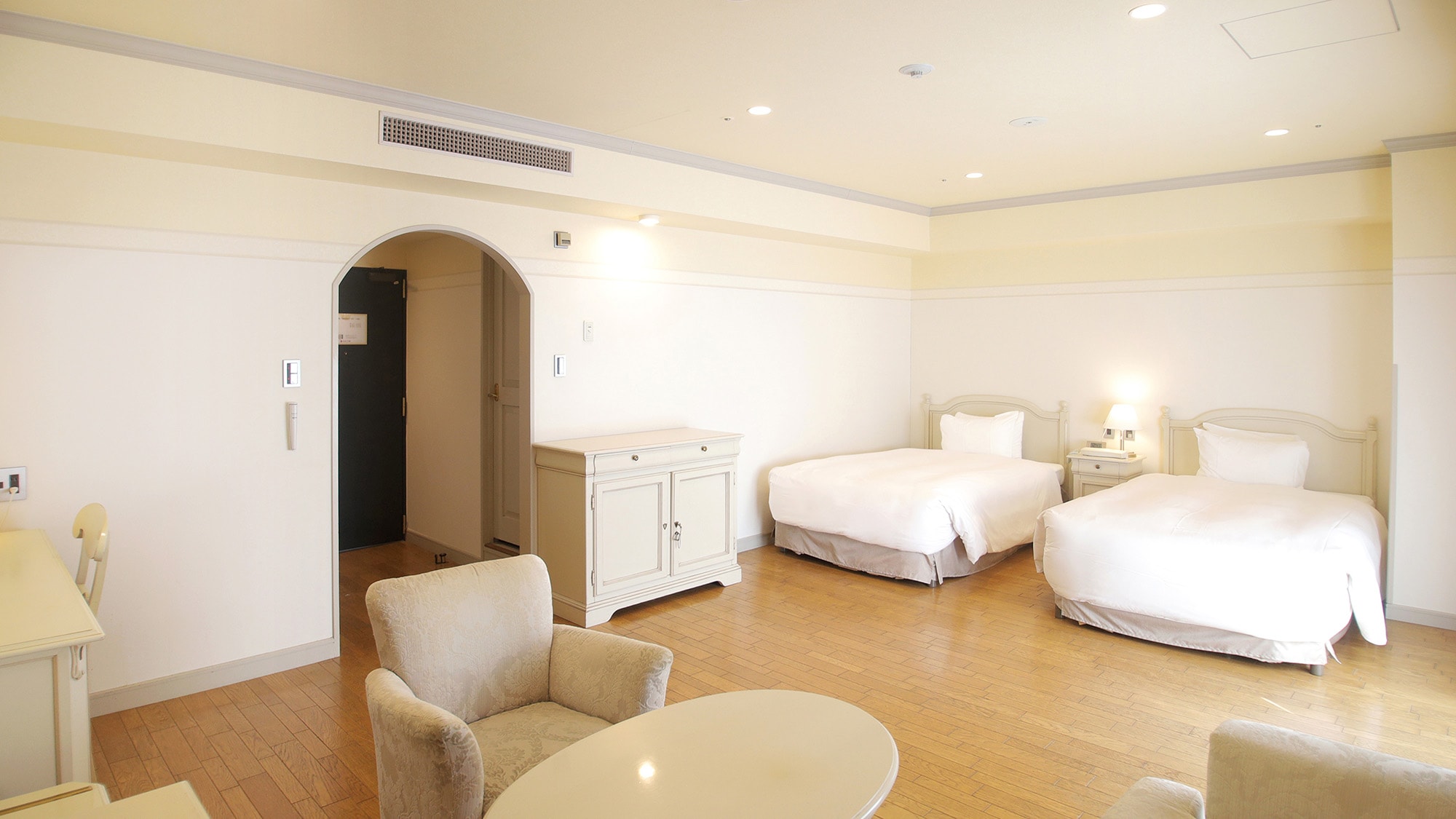 [3rd floor floor color: ivory] Royal twin room 302 (example)