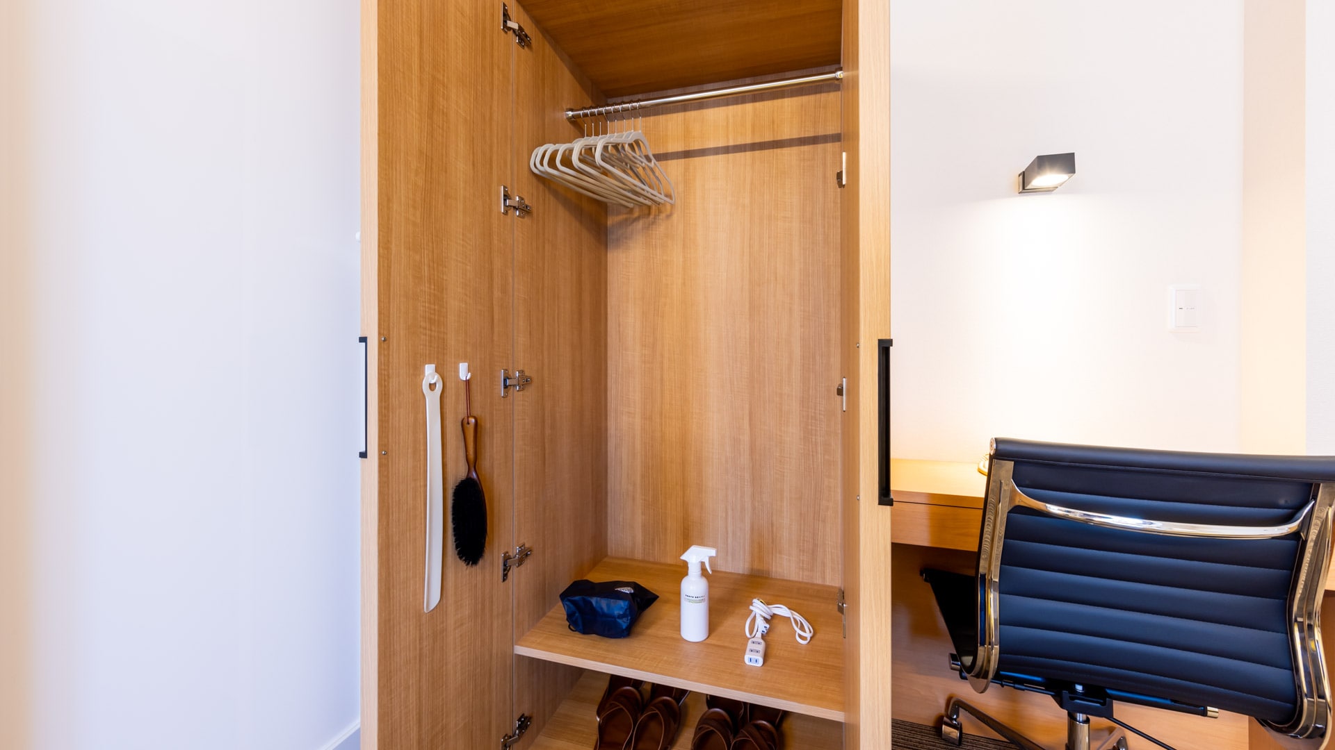 Newly released in March 2023, twin rooms with separate bath and toilet♪ The spacious closet can store winter clothes without being bulky♪