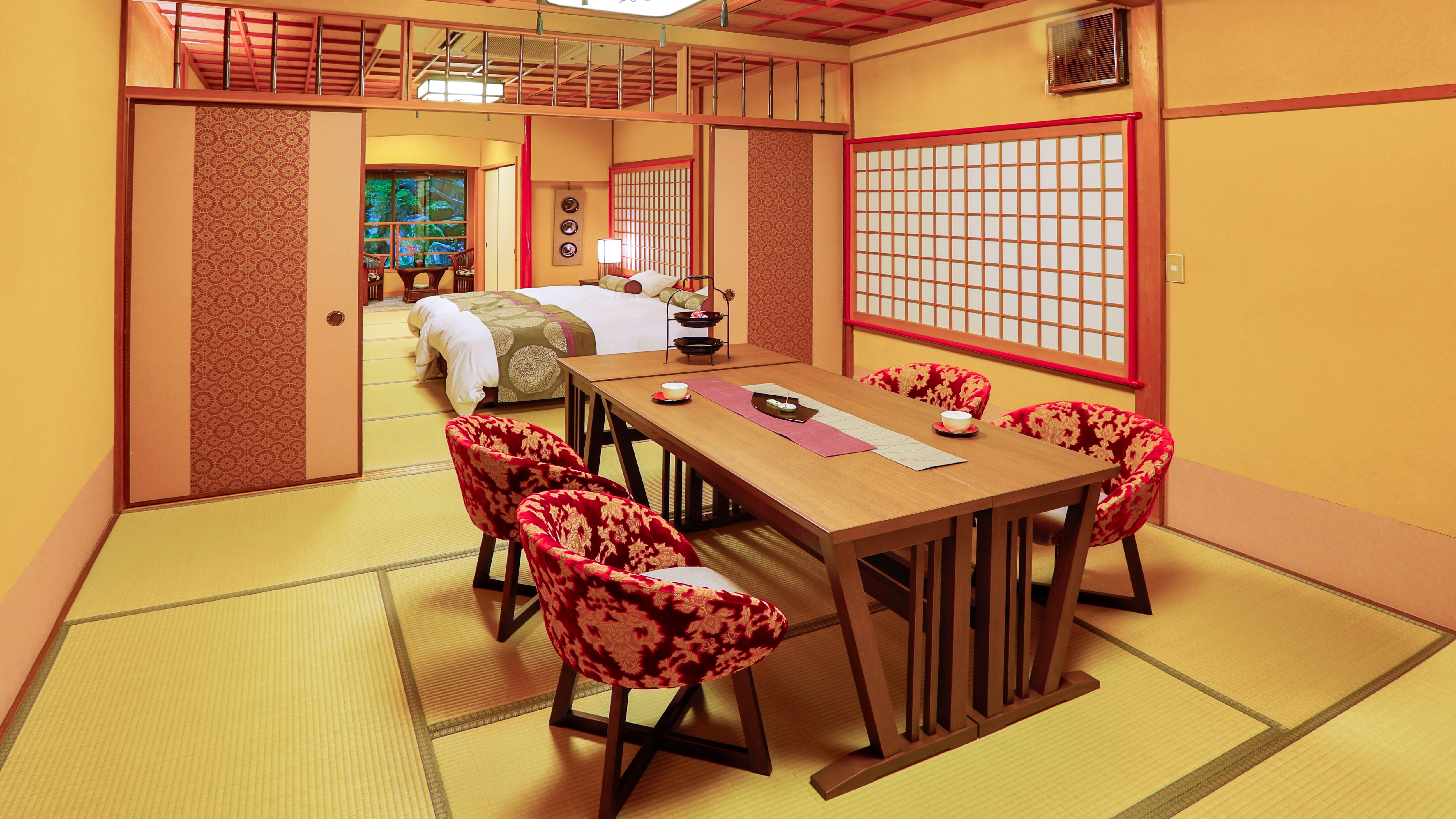 Guest room [Water lily] A special room with 23 tatami mats in the dining room and bedroom