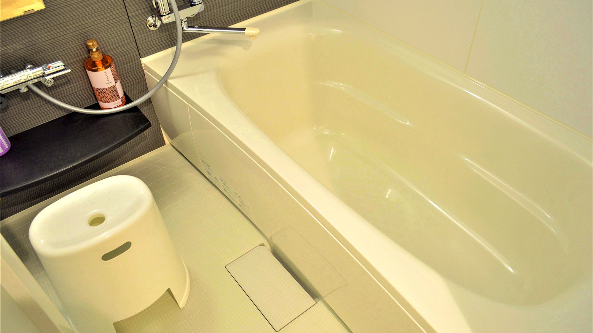 ・Example of a Japanese-style room/Bath amenities are provided