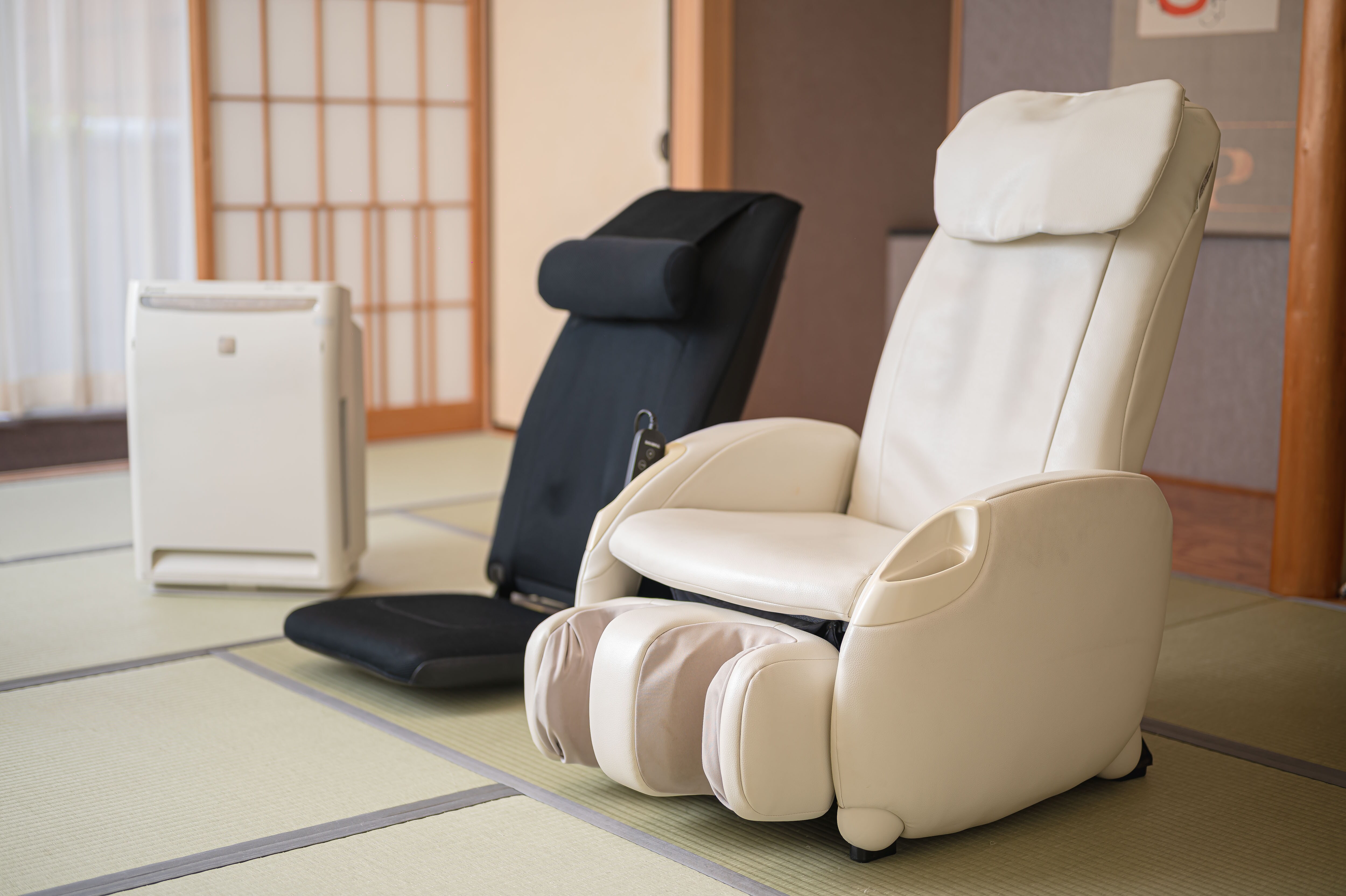 Guest rooms are equipped with massage chairs and air purifiers.