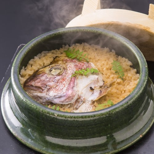 Scenic hall specialty sea bream kamameshi
