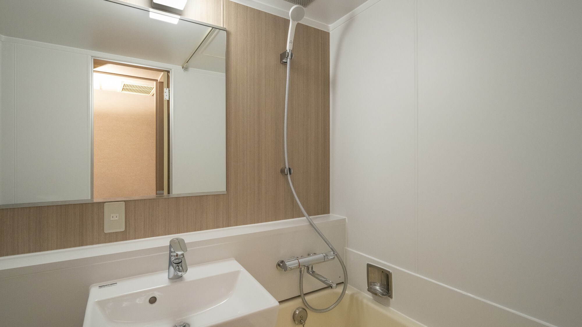 ■ Premier Large Twin (Room/Bathroom renovated in 2023)