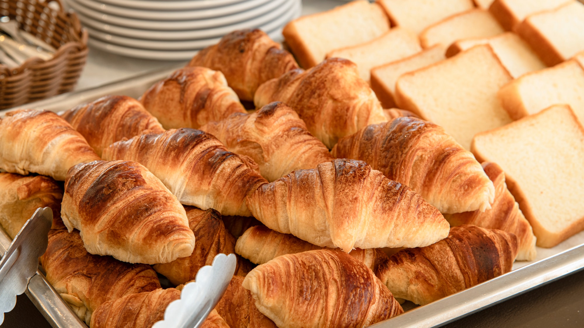 *Pipe no Kemuri's specialty buffet (breakfast) / Freshly baked bread that has been praised for its deliciousness by word of mouth