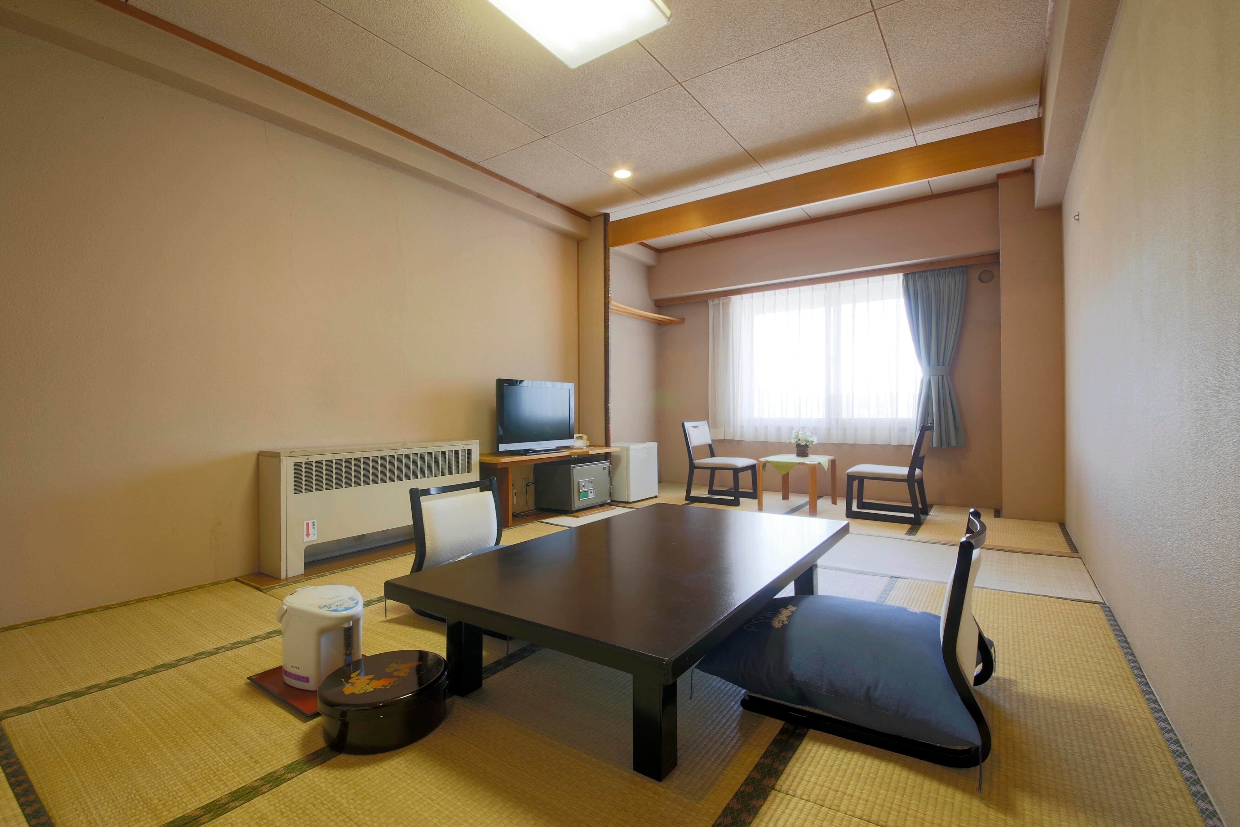 Japanese-style room 10-12 tatami mats