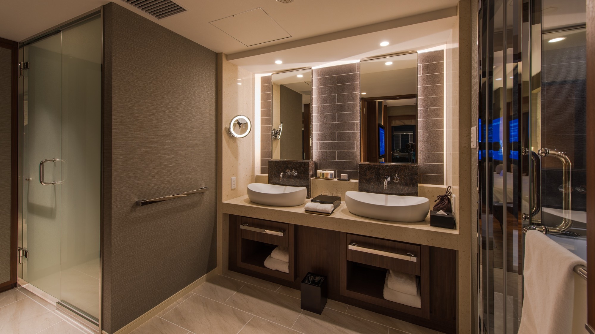 [Regency Executive Suite Twin 64㎡] Anda dapat menggunakan dua wastafel mewah dengan nyaman.