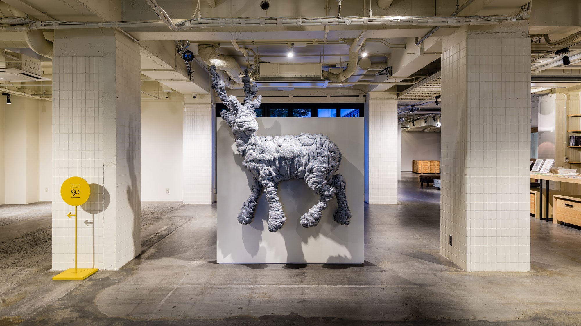 ที่ทางเข้างานของ Kohei Nawa "Swell-Deer" ซึ่งเป็นสัญลักษณ์ของห้องรับรองยินดีต้อนรับคุณ!