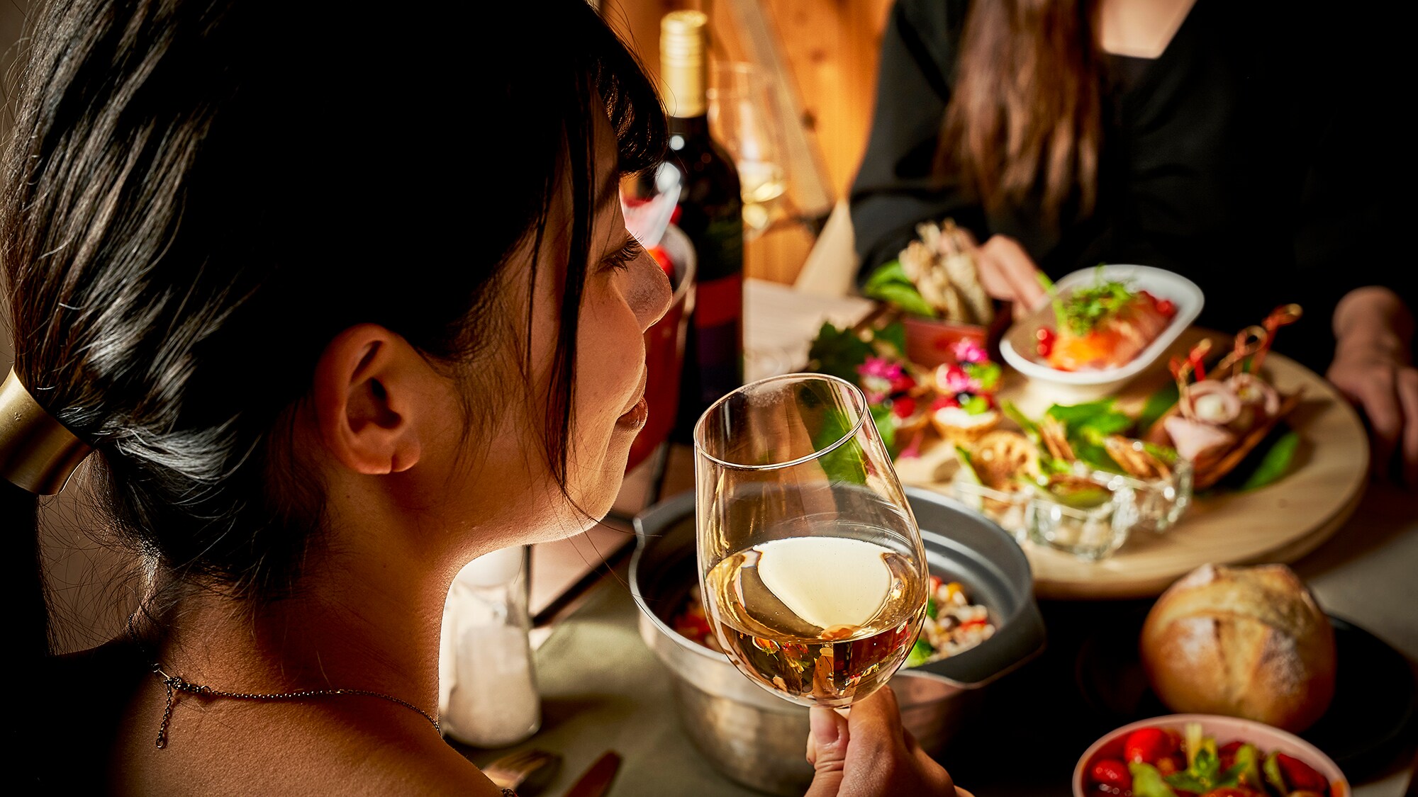 Rent the entire building and enjoy dinner in a relaxing detached room.