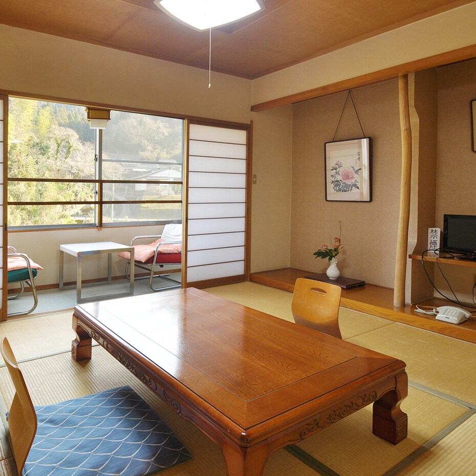 Japanese-style room along the Kase River