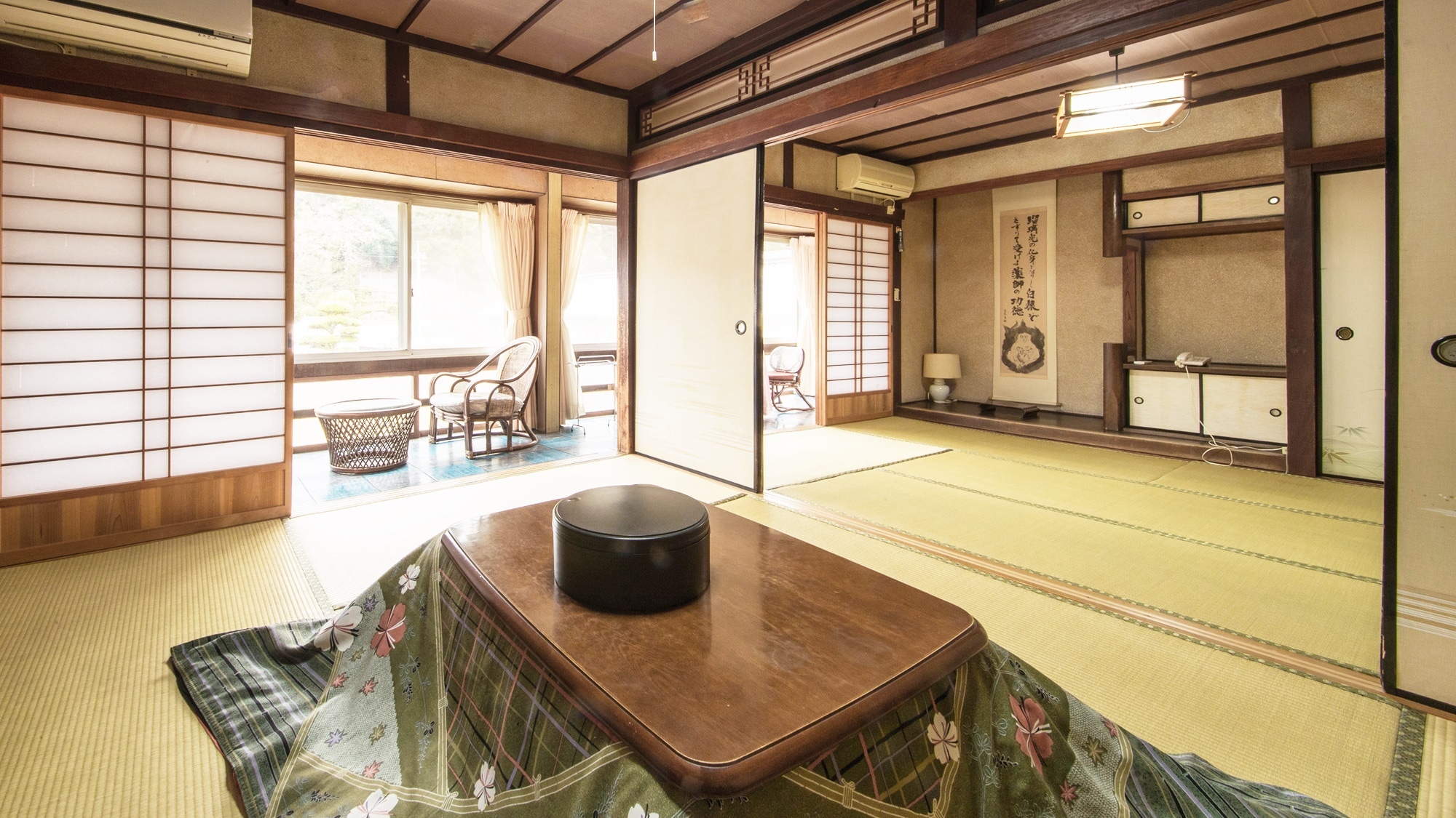 * [Japanese-style room 12 tatami mats] The pure Japanese-style structure is also popular with foreign tourists!