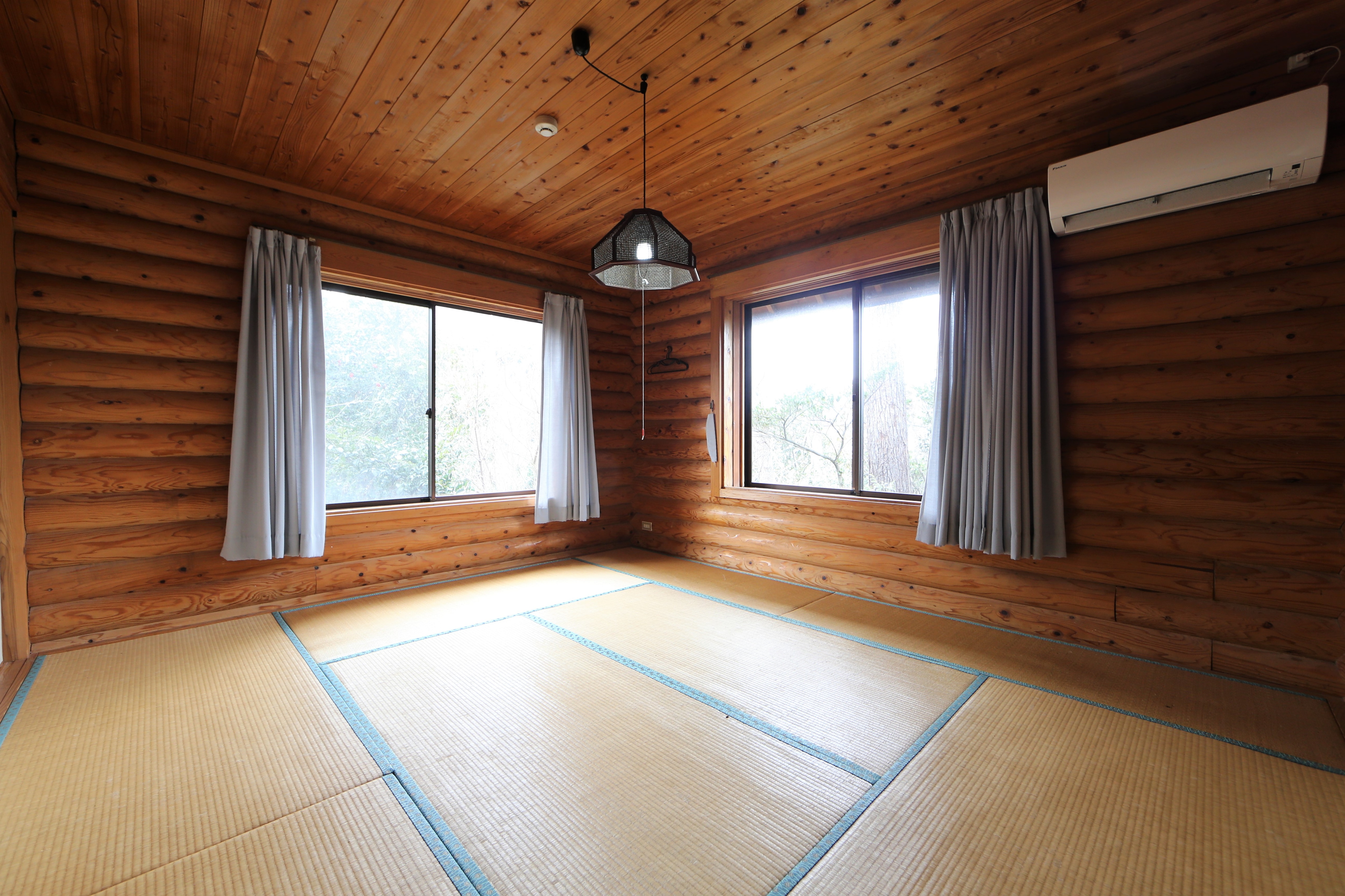 Log house ST Japanese-style room