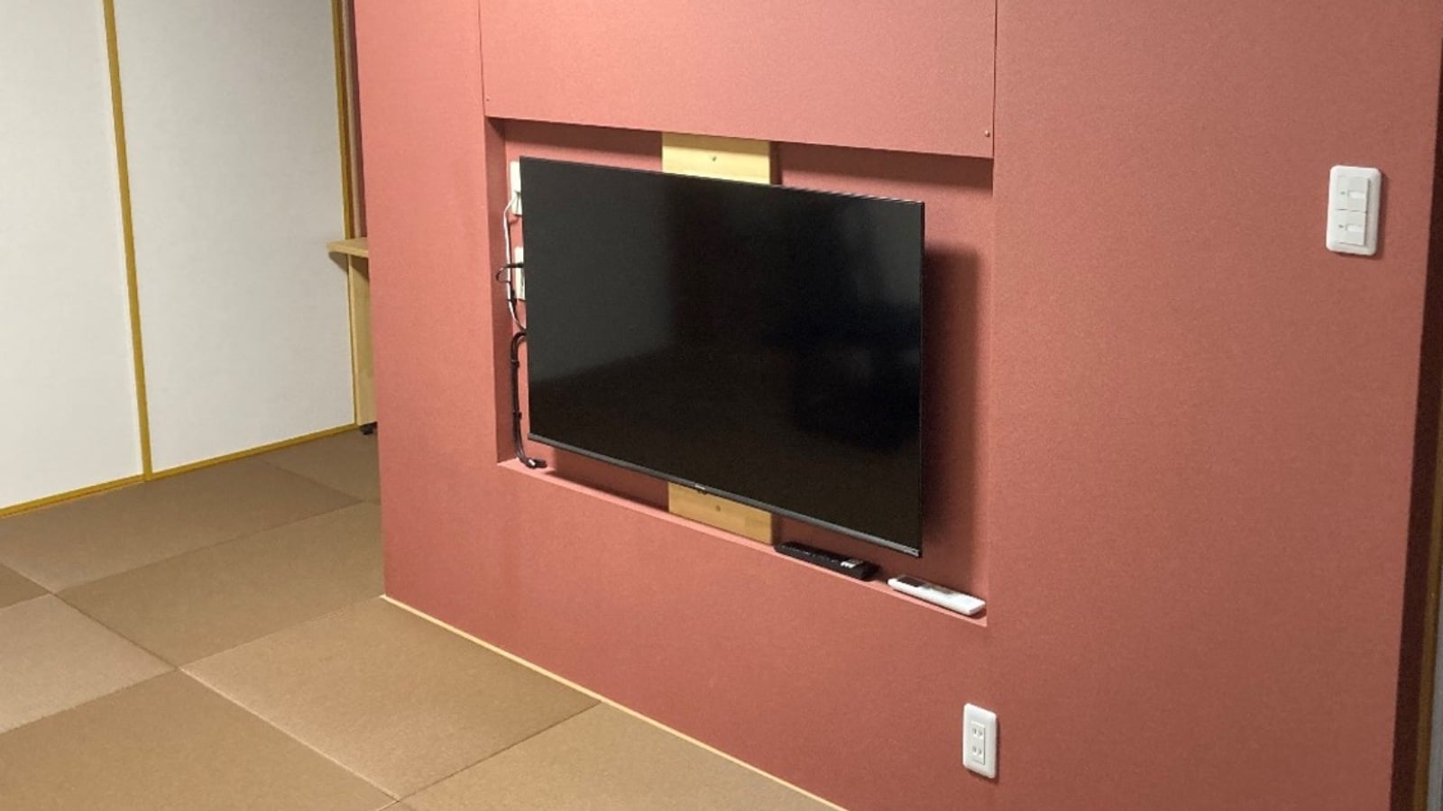 Tất cả các phòng đều được trang bị TV lớn 50 inch