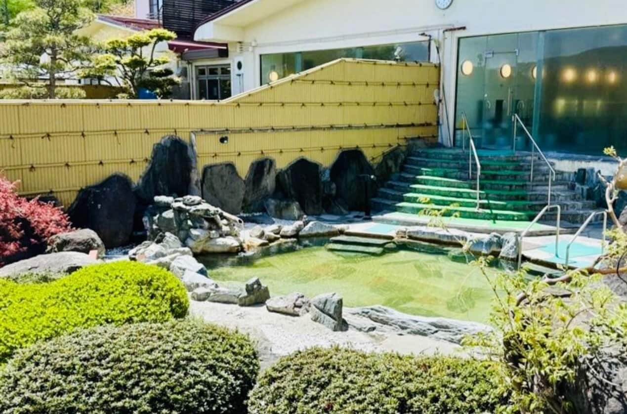 Open-air bath