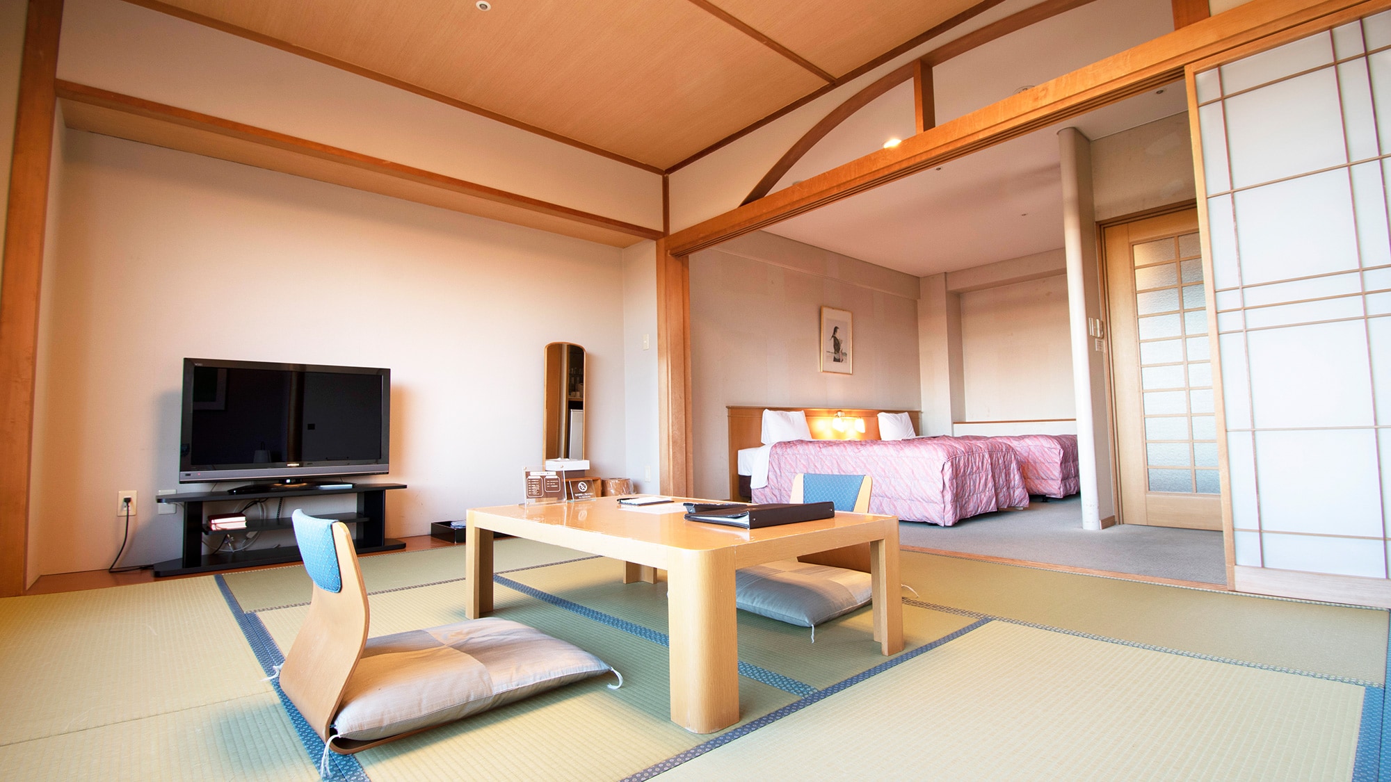◆ ห้องญี่ปุ่นและตะวันตก [ปีกเหนือ] 52.3 ตารางเมตร