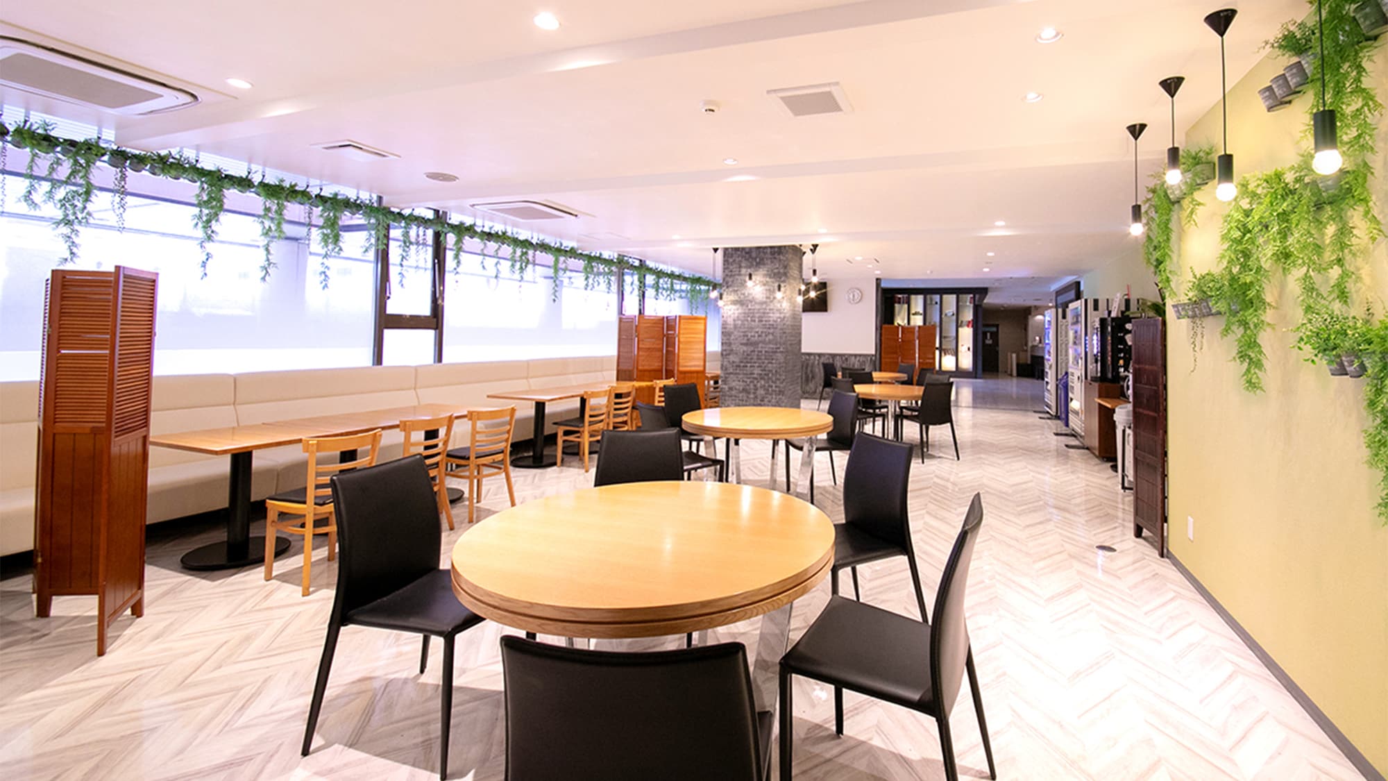 （餐廳前）