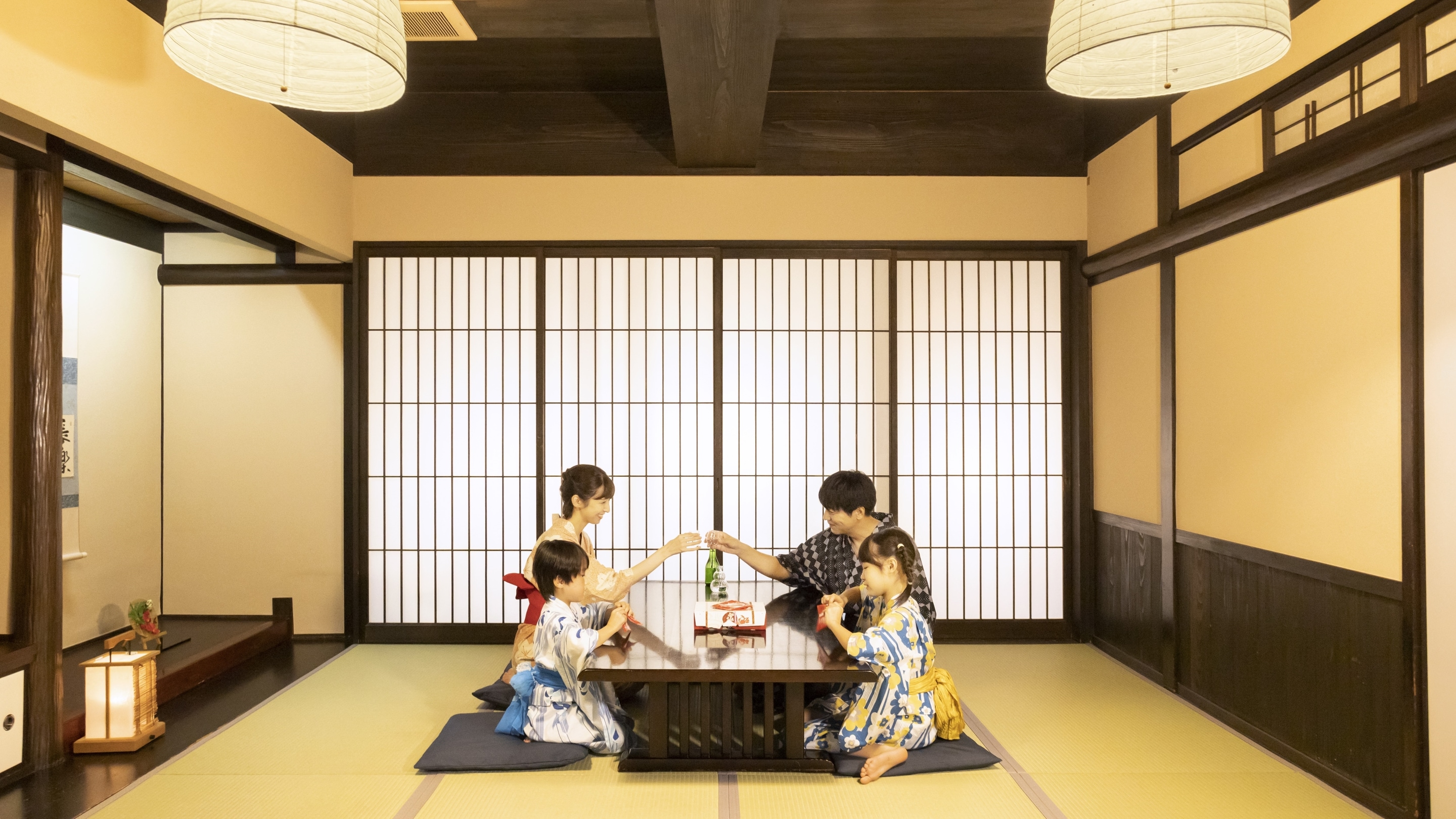 Kamar Twin Suite Jepang-Barat "Tenkuan" dengan Kamar Mandi Panorama