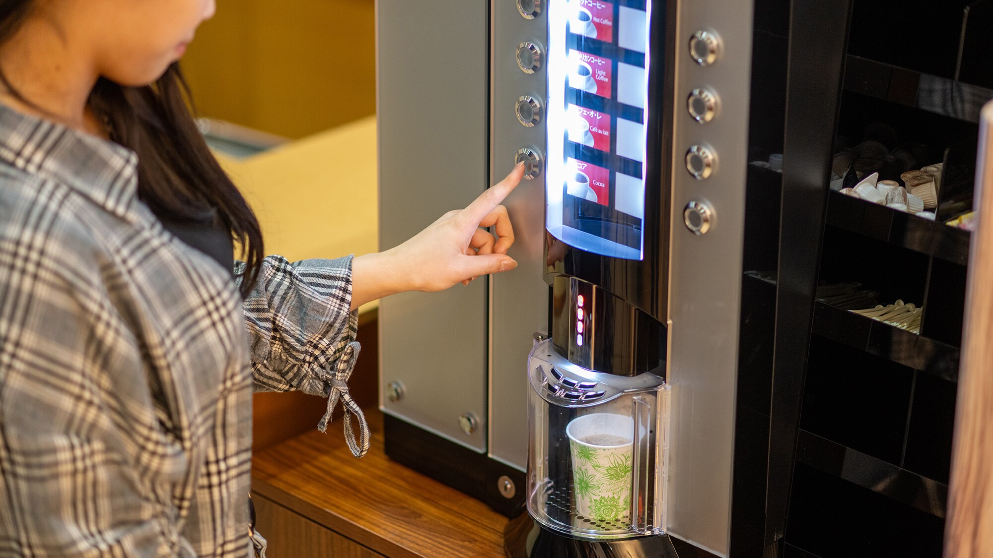 [Free drinks] We have installed a coffee maker used in major convenience stores in the lounge. Enjoy that same flavor for free.