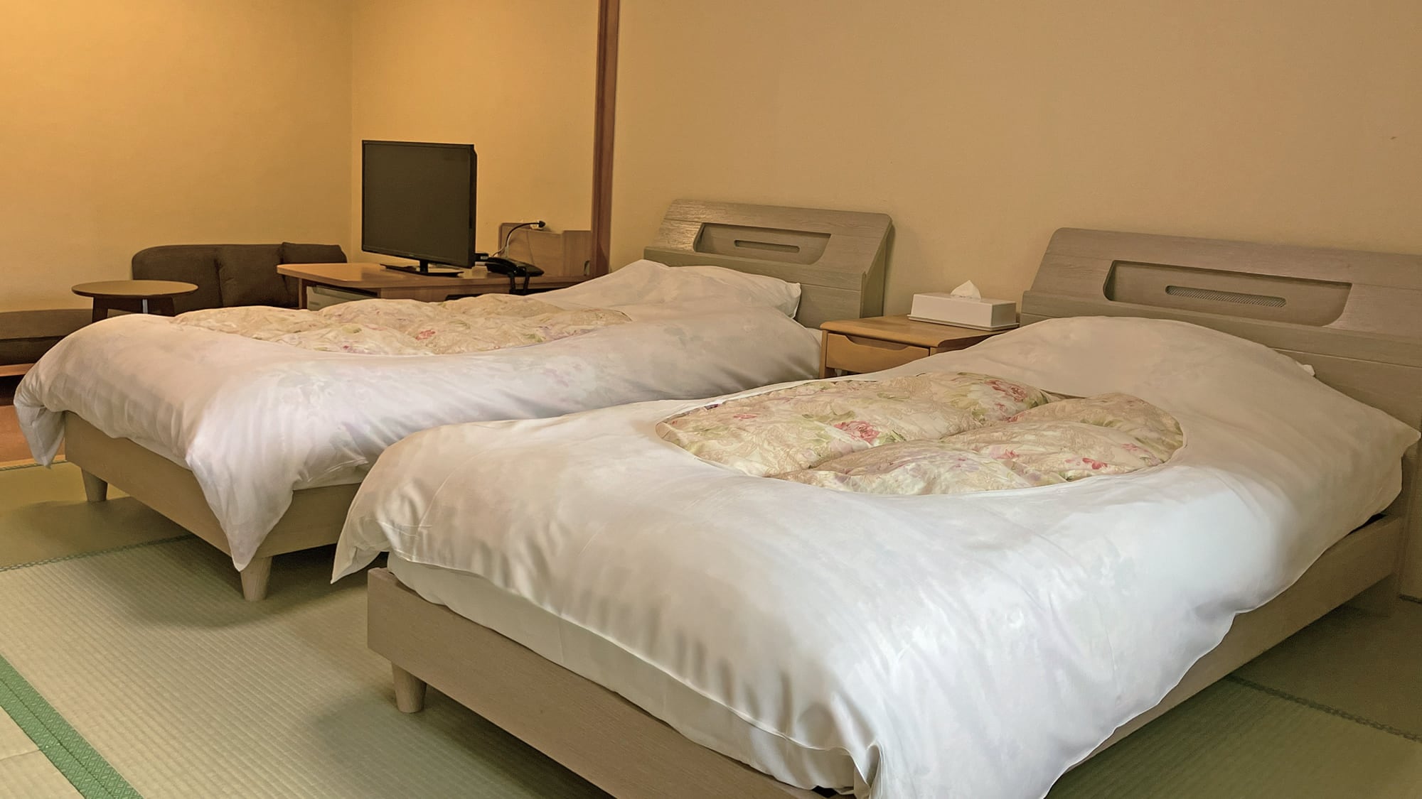 ห้องพักแบบเตียงคู่สไตล์ญี่ปุ่น (ปลอดบุหรี่) (เสื่อทาทามิ 8 ผืน พร้อมเตียงเดี่ยว 2 เตียง)