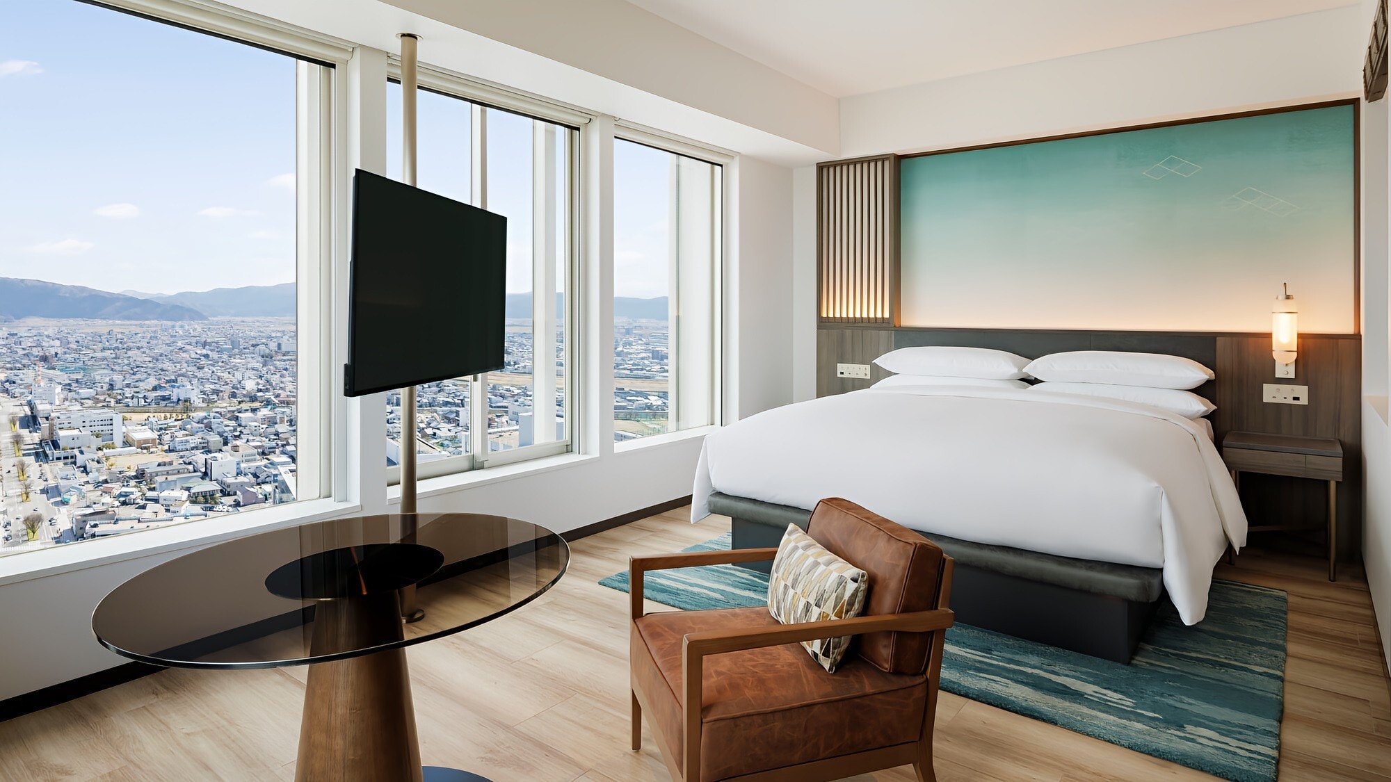■ Corner Room: A 38 square meter corner room equipped with a 183cm wide king-size bed.