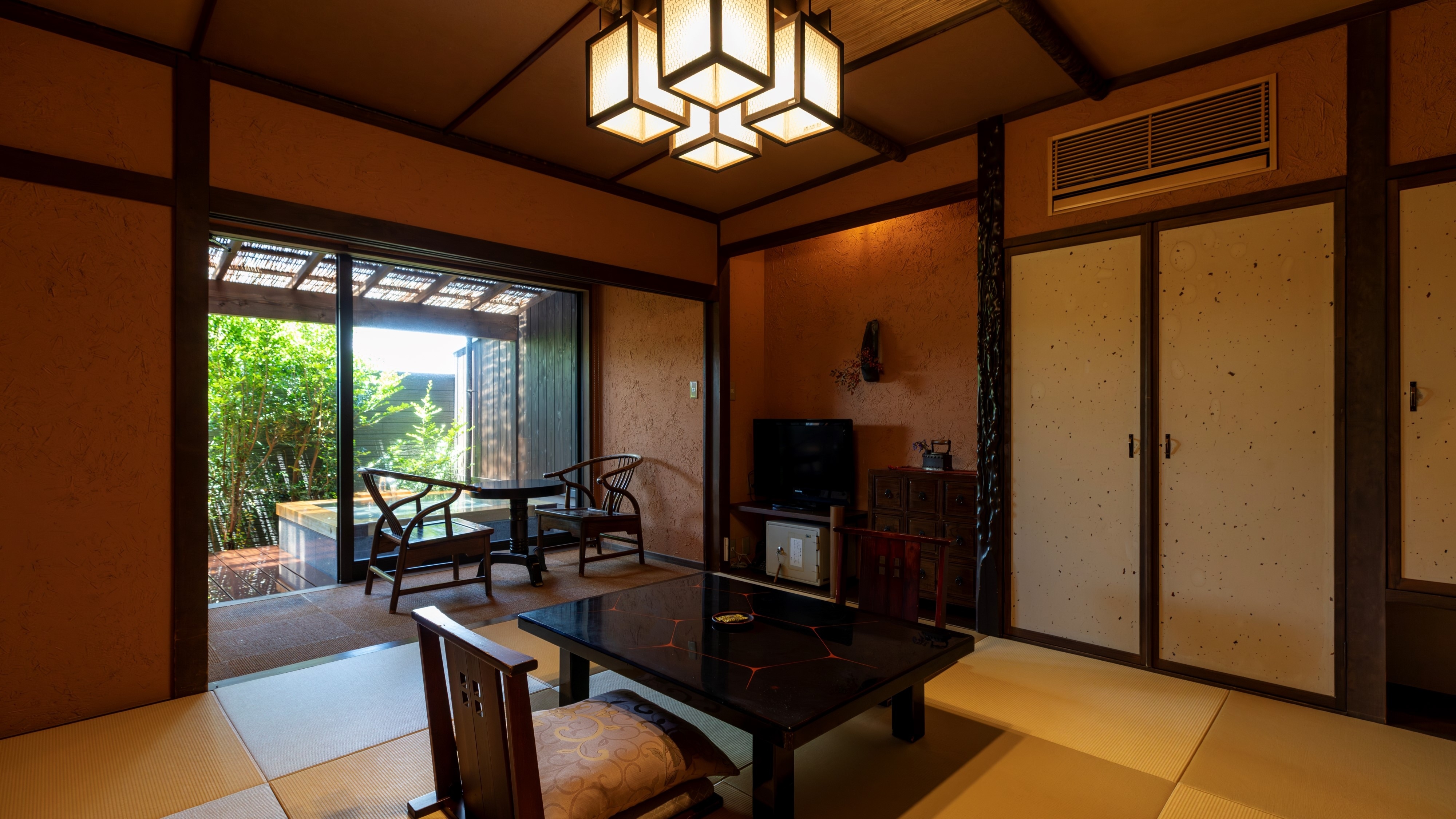 <With open-air bath> 8 tatami Japanese-style room with terrace [Non-smoking]