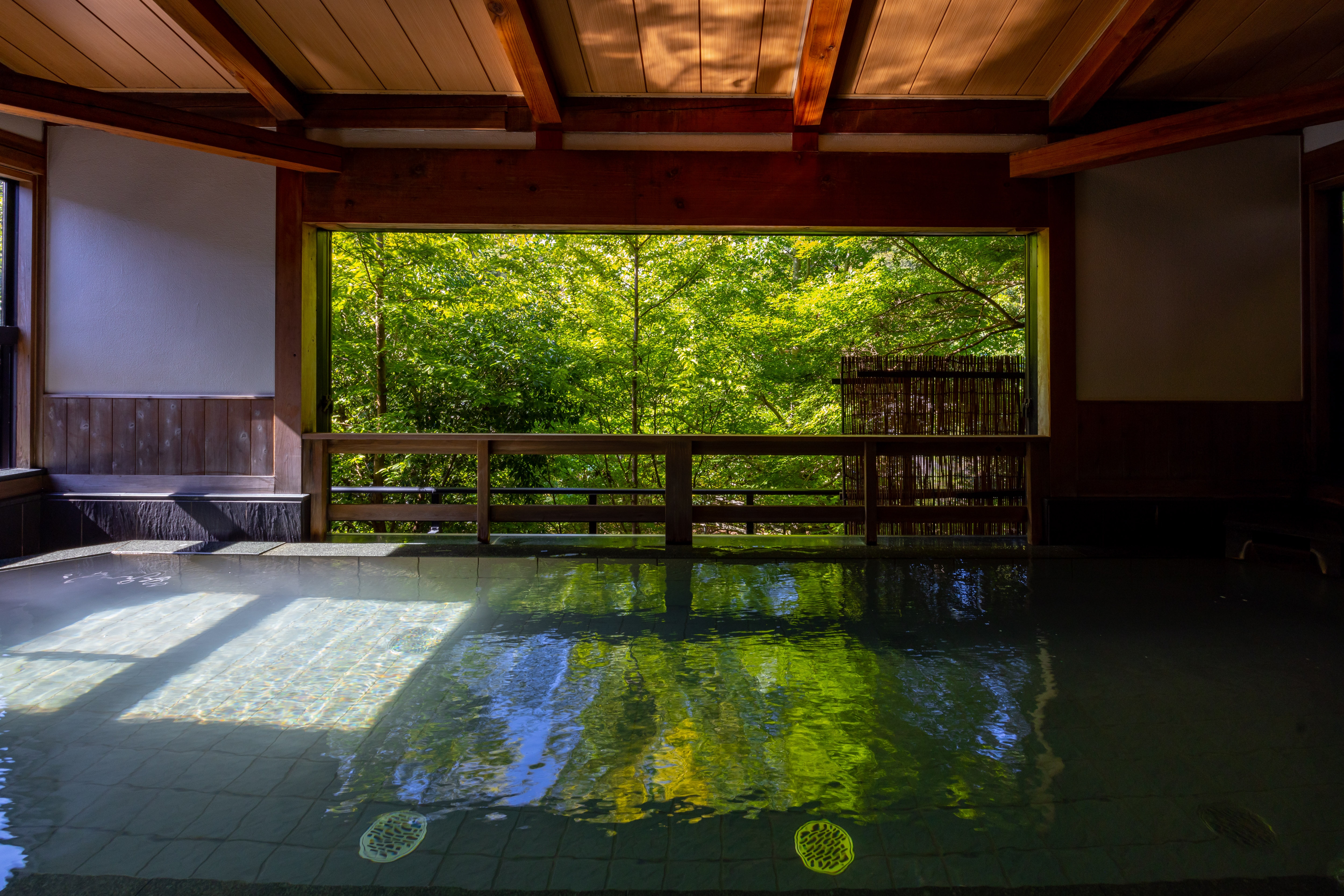 源泉かけ流し大浴場