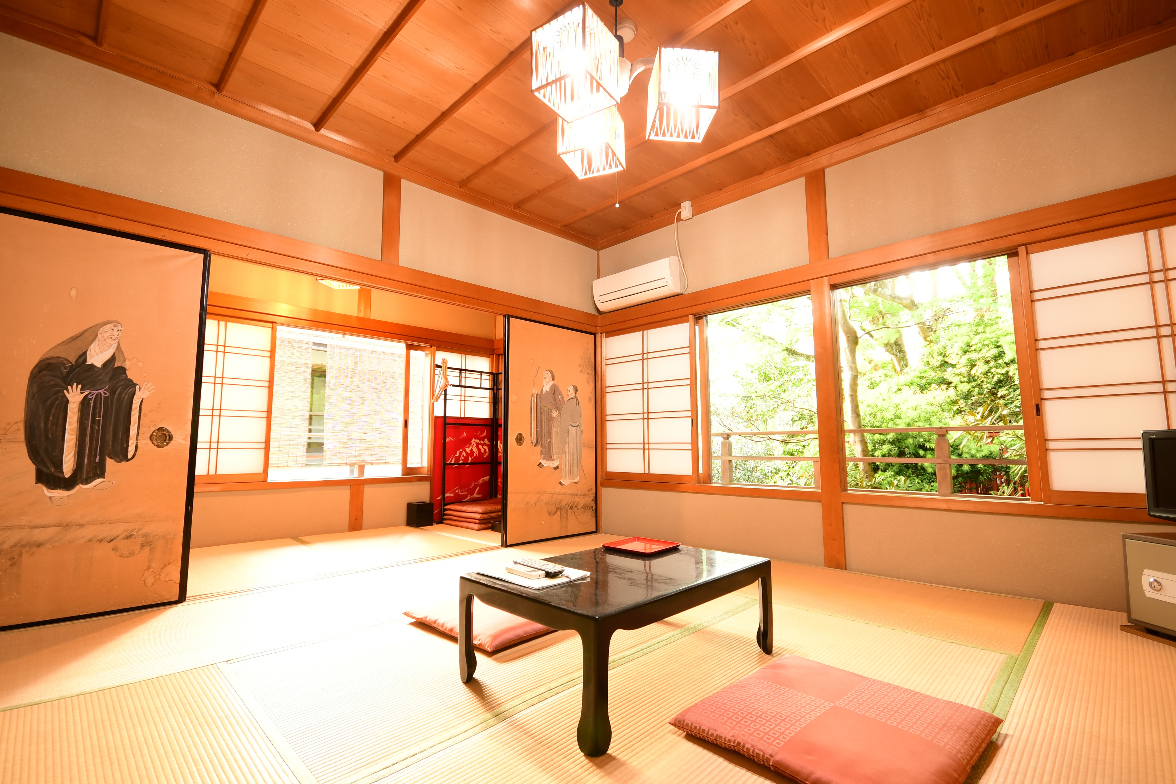 An example of a Japanese-style room of 12 to 16 tatami mats (with toilet, air conditioner, and Wi-Fi)