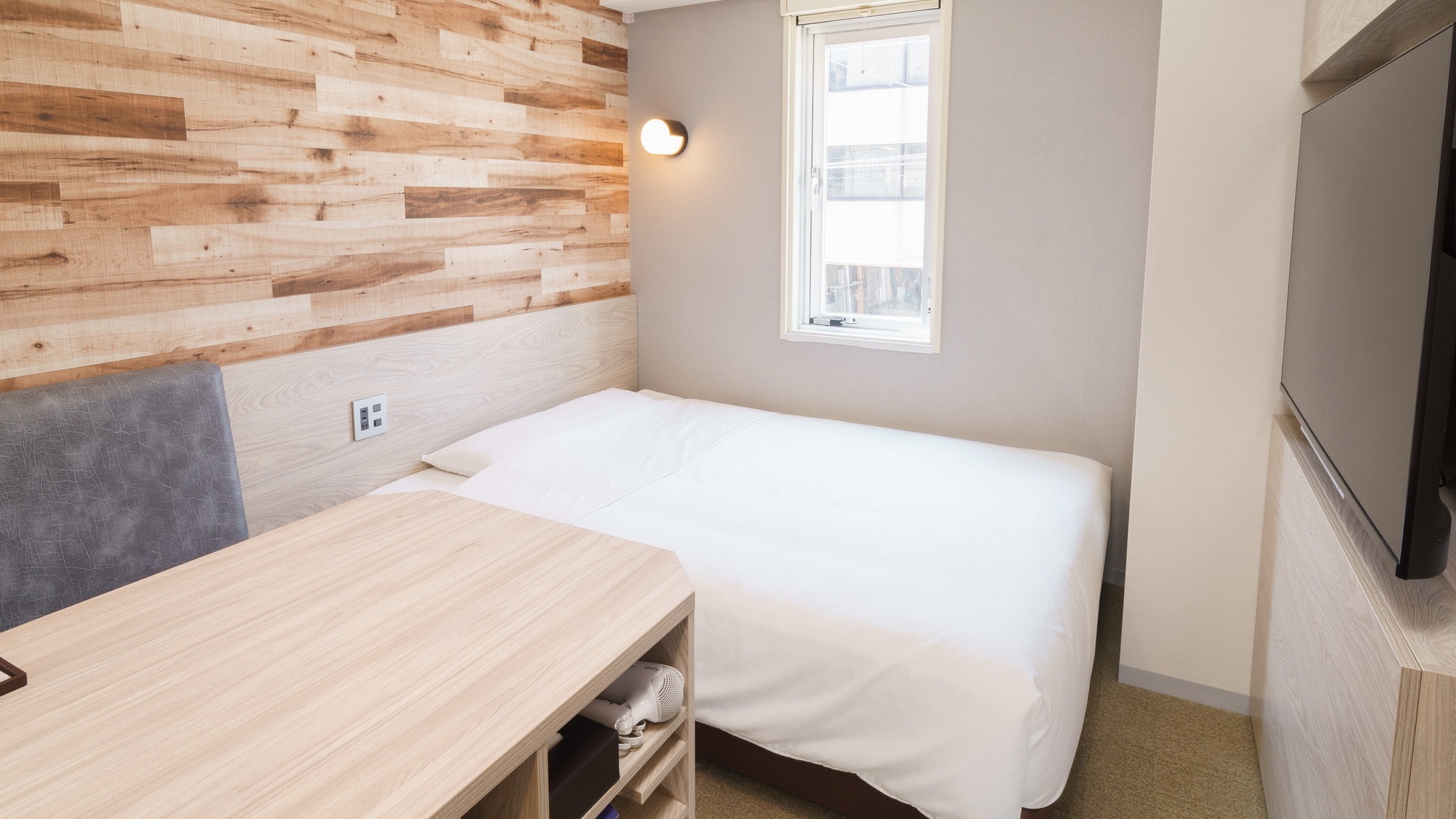 The spacious desk makes it easy to work