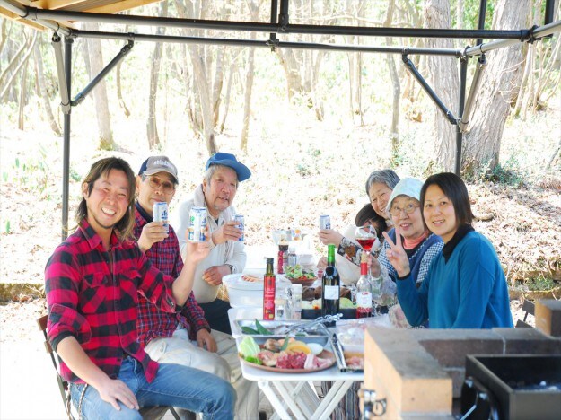 Let's all gather around the BBQ grill and have a toast!
