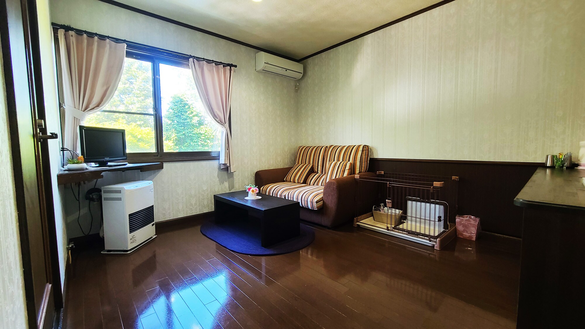 [Example of a guest room] A spacious room where even your dog can relax. Enjoy a relaxing stay surrounded by magnificent nature.