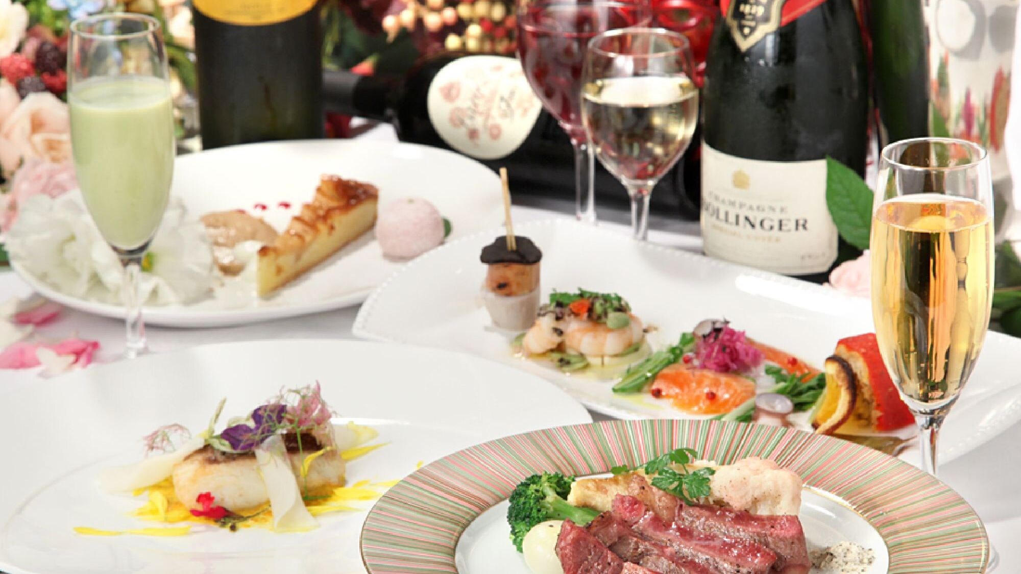 Please enjoy the beautiful and delicious French full course that generously uses home-grown herbs to your heart's content.