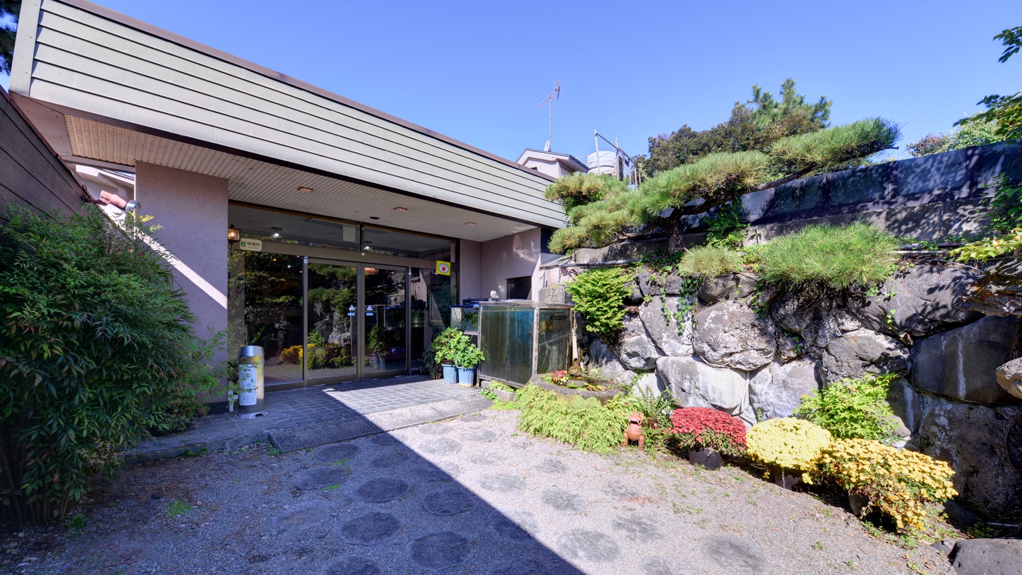 *一邊欣賞美麗的日本花園，一邊享用傳統的日本料理。距前橋IC約14分鐘！商務和觀光的絕佳基地