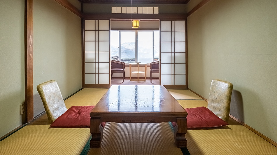 A compact 6 tatami room with a great view