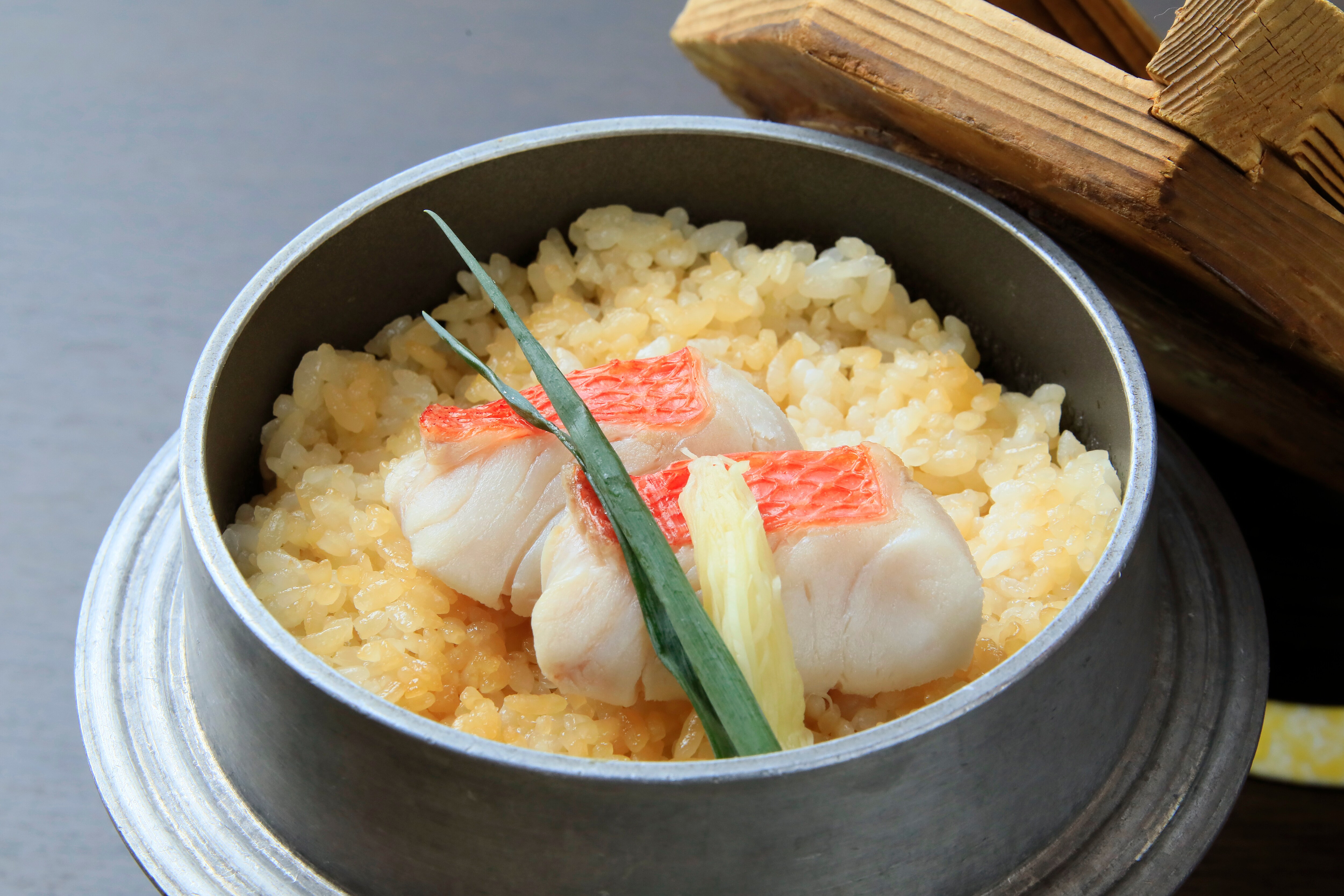 <Makan malam> Panci nasi kakap merah