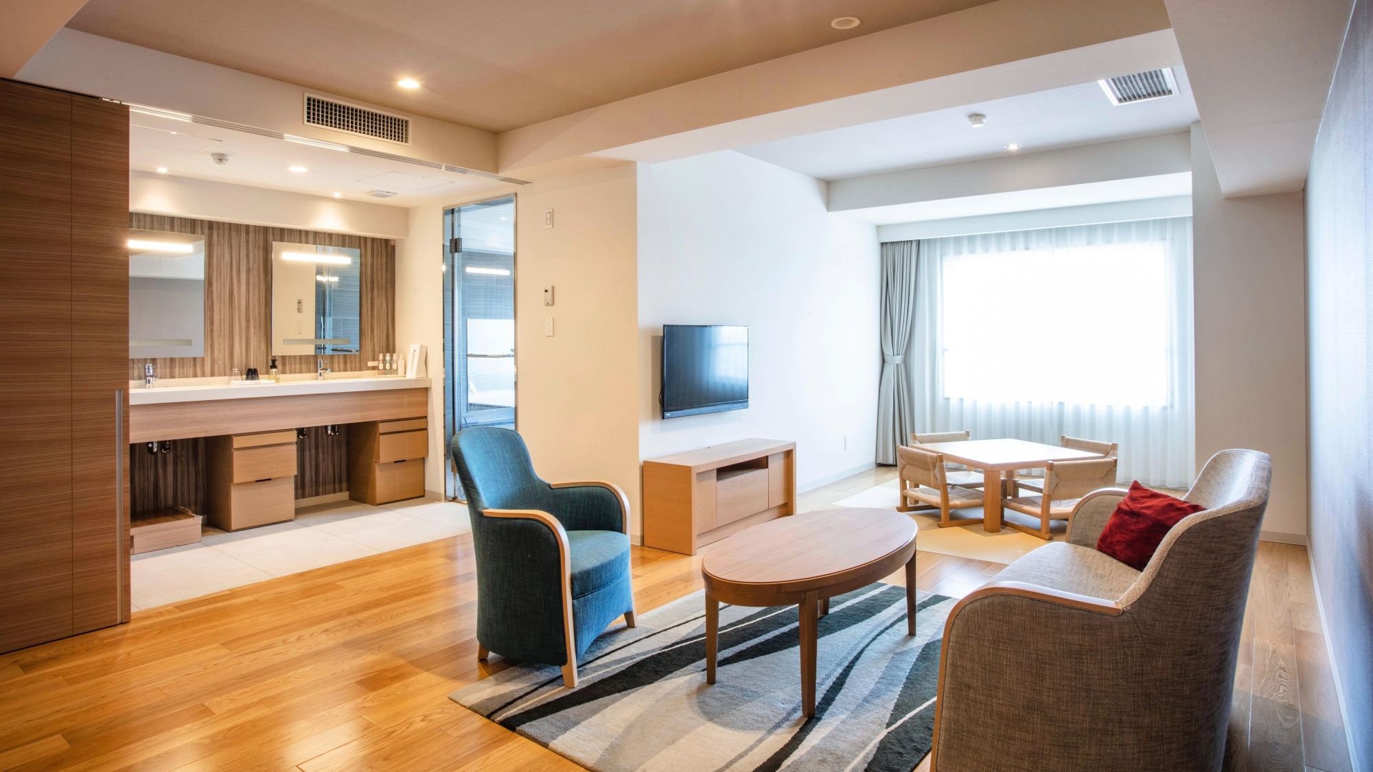 [Example of a Japanese-Western style suite] <Heisei Modern> With an area of 66 square meters, up to four people can relax comfortably.