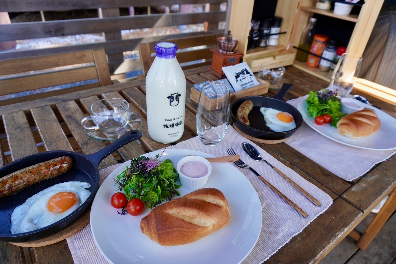 Breakfast menu *The photo shows the menu for two people.