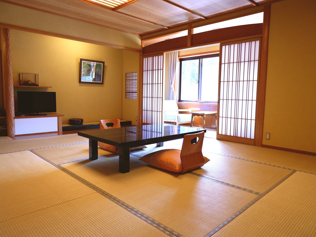 It is a Japanese-style room. All rooms have a toilet.
