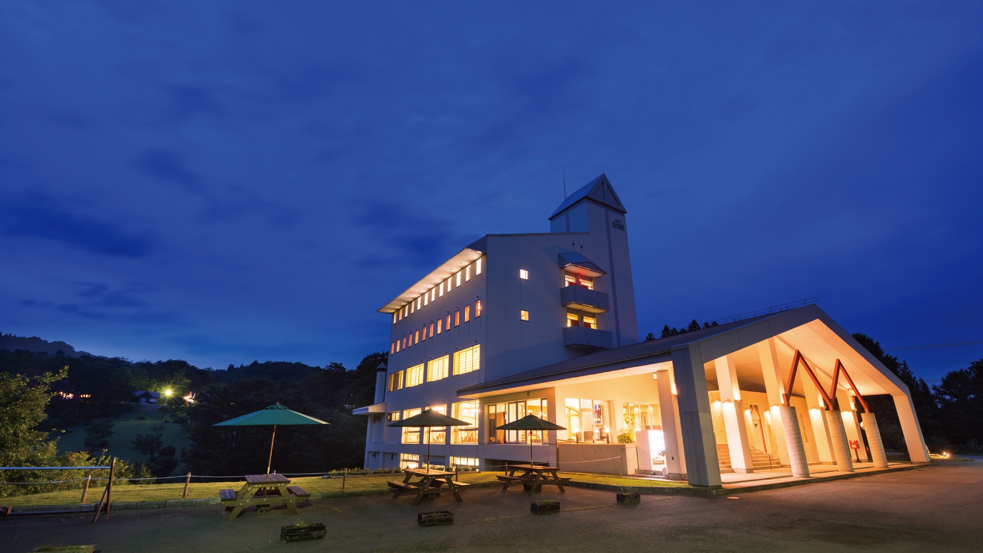 Asahi 자연관 호텔 외관 밤