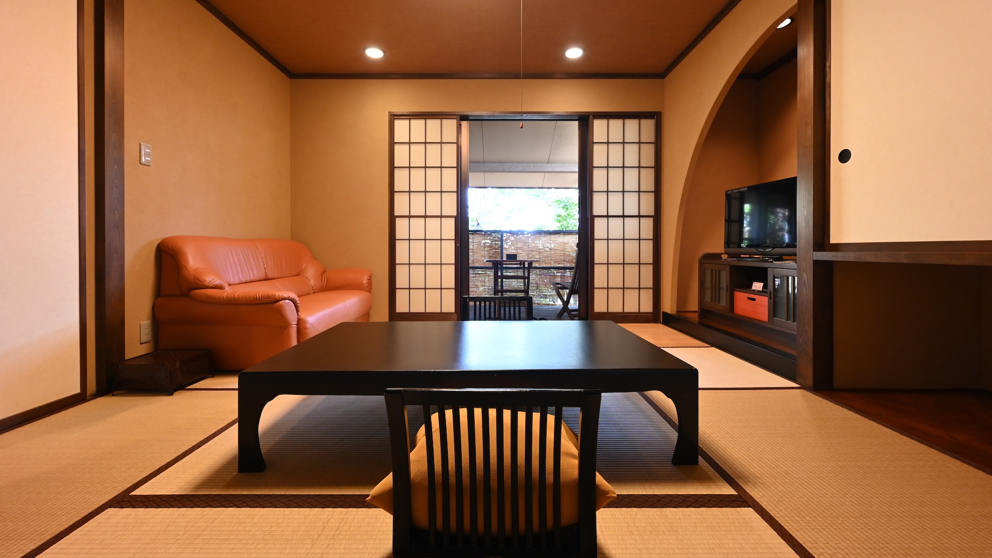 Japanese and Western rooms (8 tatami mats + twin rooms)