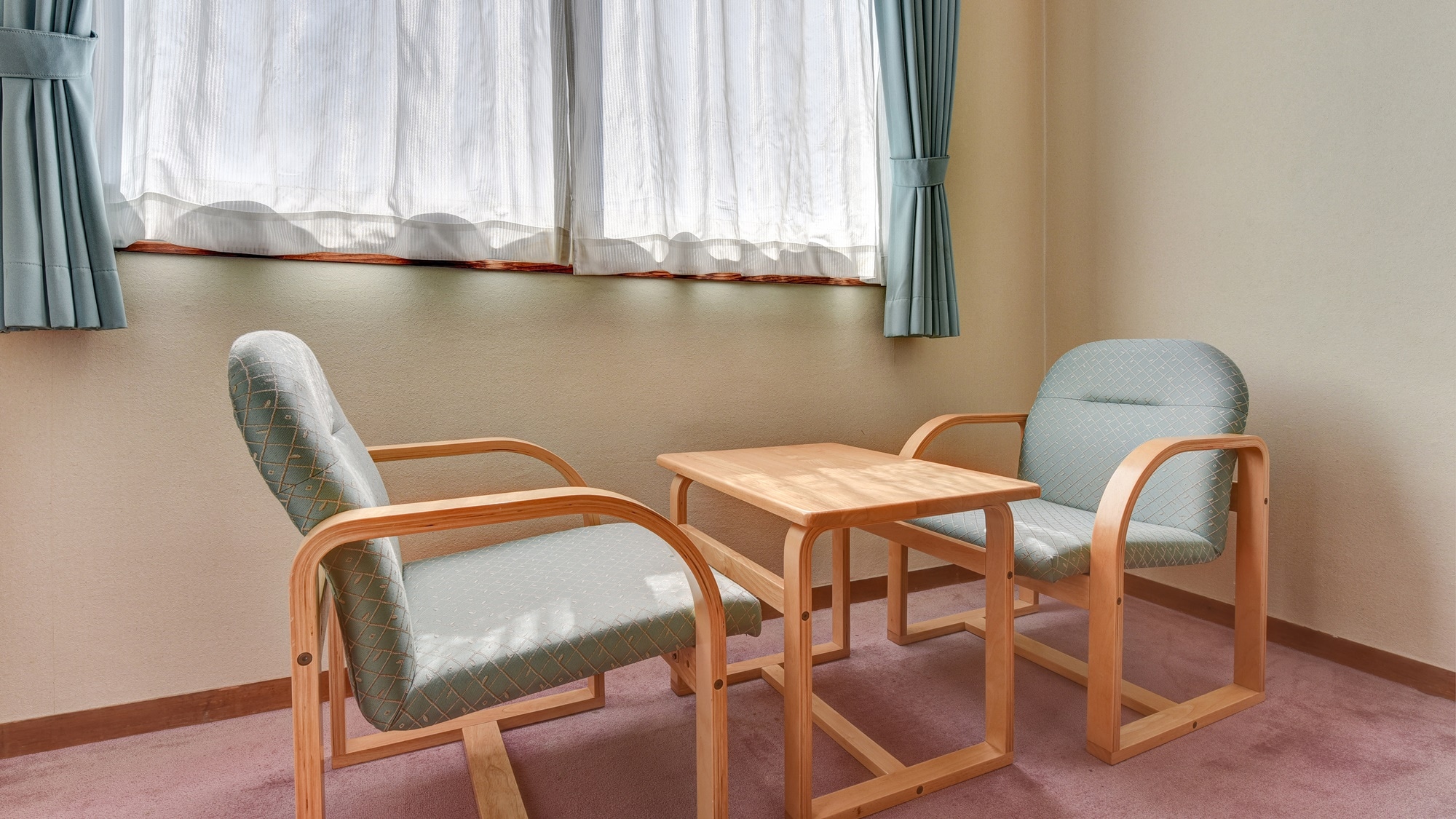 *Main building Japanese-style room (8 tatami mats)/Sit back in a chair and reminisce about your trip.