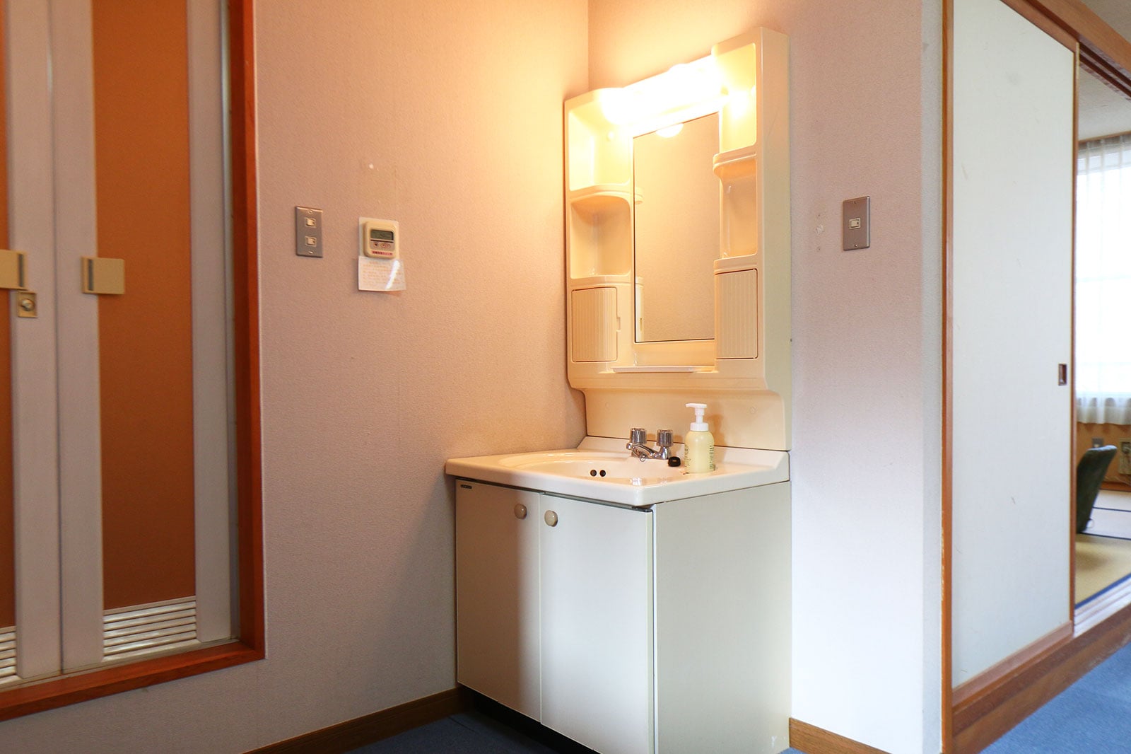 Room washbasin